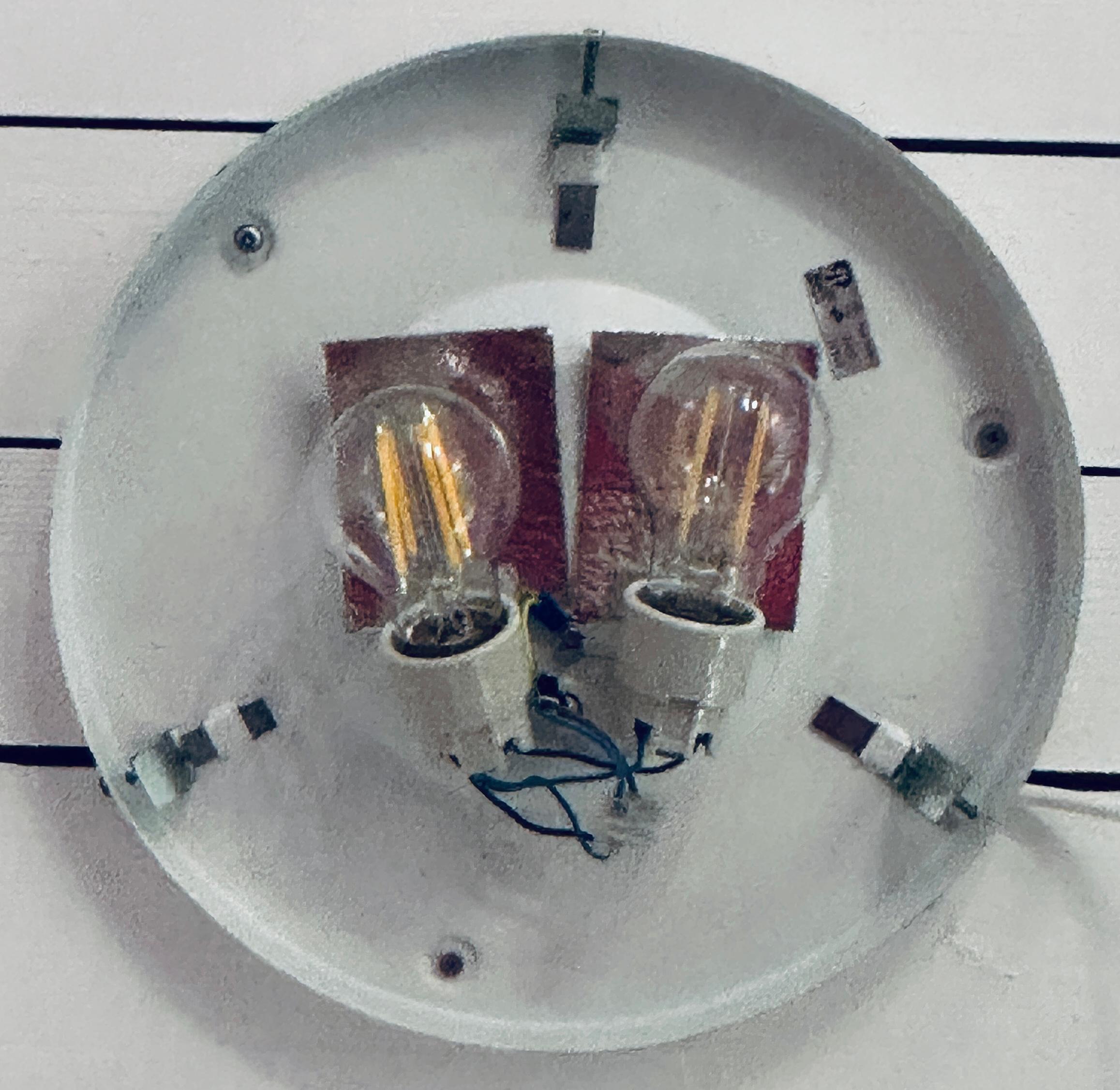 Grande applique encastrée allemande Peill & Putzler des années 1970 en verre rayé opale en vente 8