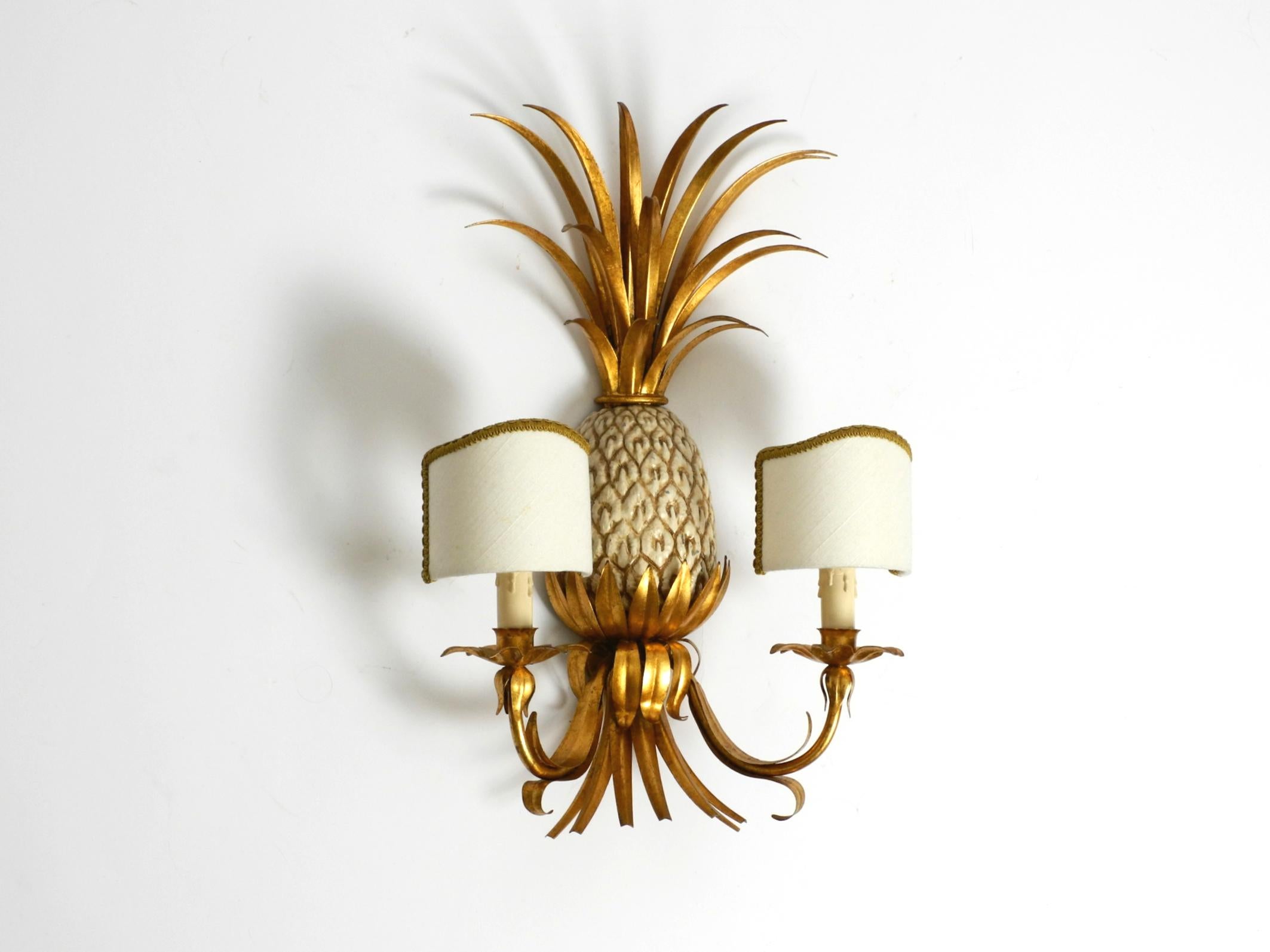 Große vergoldete Ananas Florentine Wandleuchte von Charles Maison Jansen aus den 1970er Jahren (Regency)