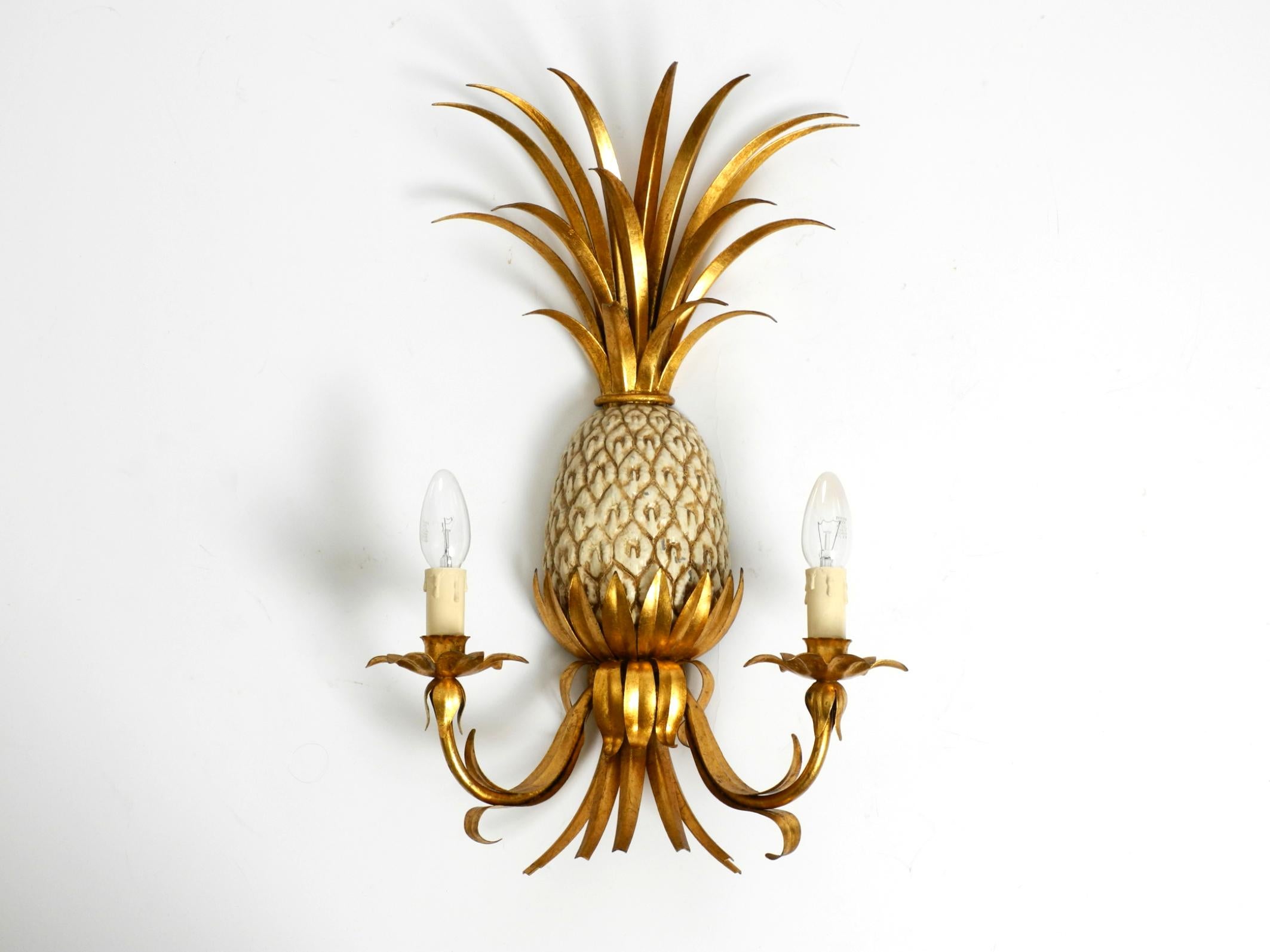 Große vergoldete Ananas Florentine Wandleuchte von Charles Maison Jansen aus den 1970er Jahren im Zustand „Gut“ in München, DE