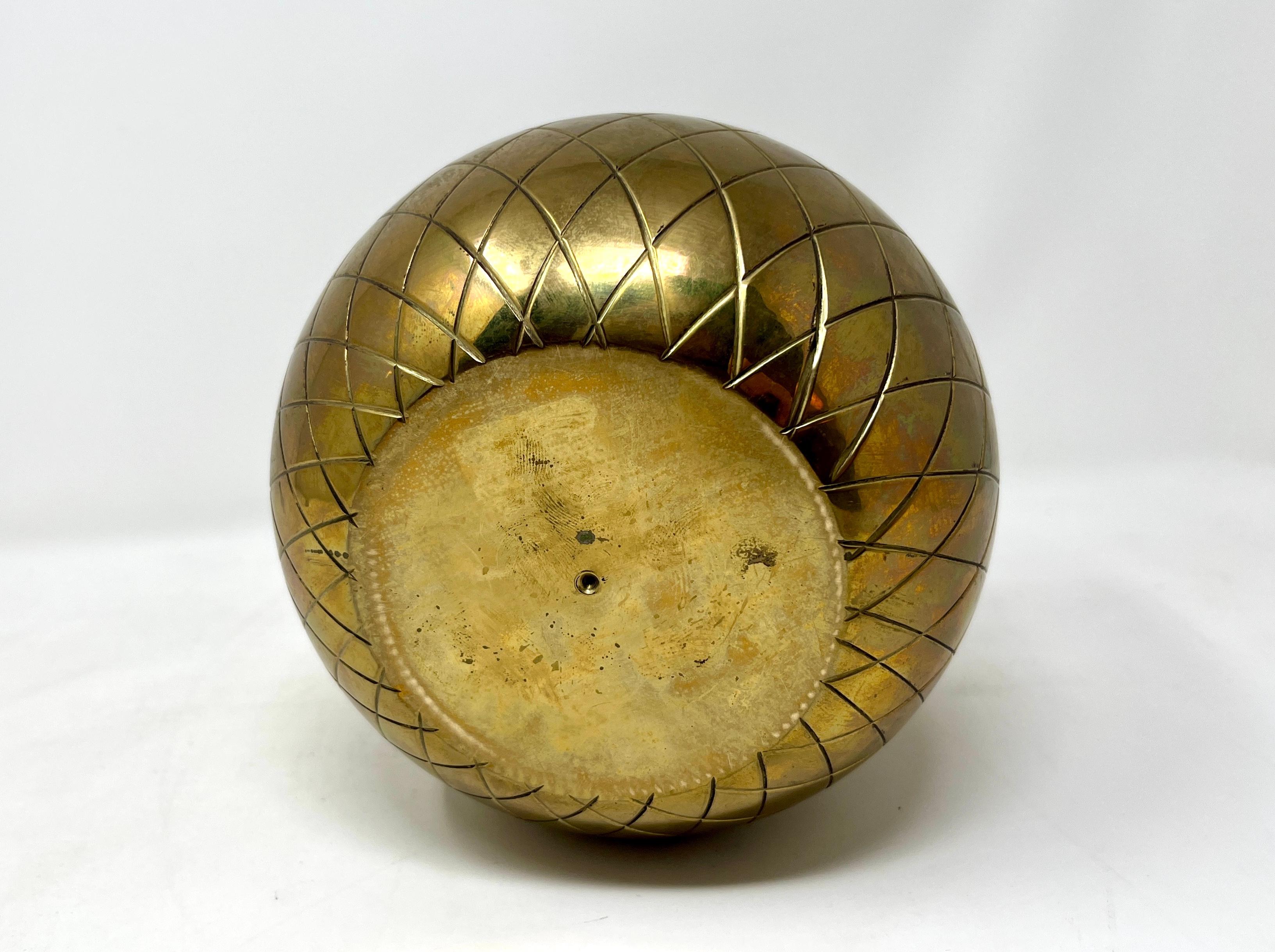 Large 1970s Gold Tone Solid Brass Pineapple Shape Jar with Lid, Ice Bucket For Sale 7