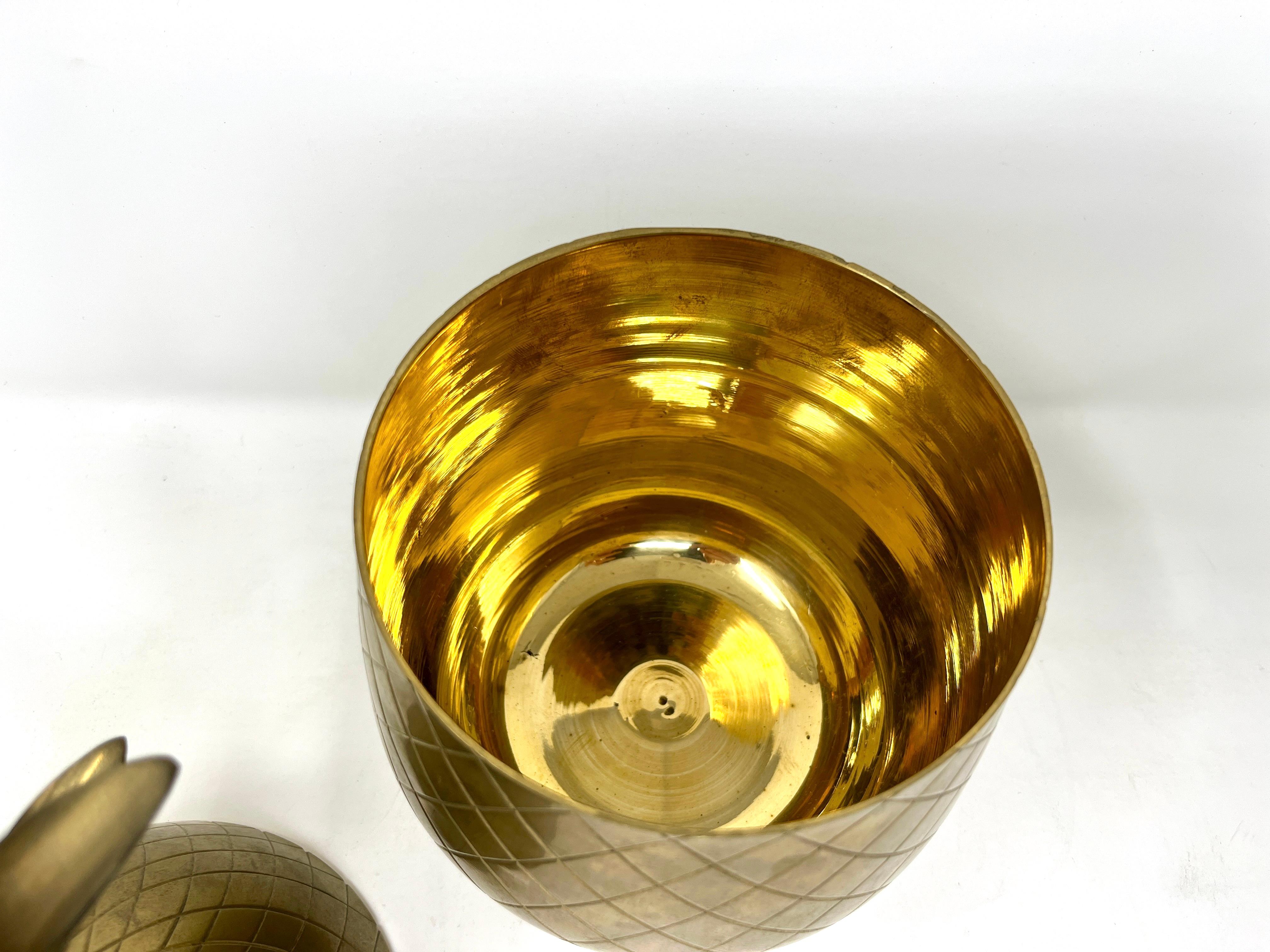 Large 1970s Gold Tone Solid Brass Pineapple Shape Jar with Lid, Ice Bucket In Fair Condition For Sale In Chicago, IL