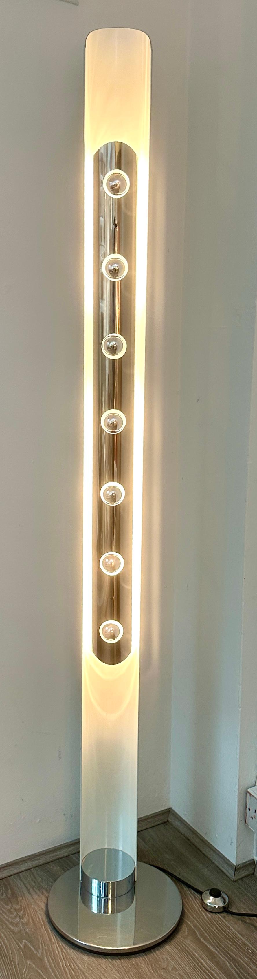 Ère spatiale Grand lampadaire italien 7 lumières Enrico Tronconi pour Tronconi Totem des années 1970 en vente