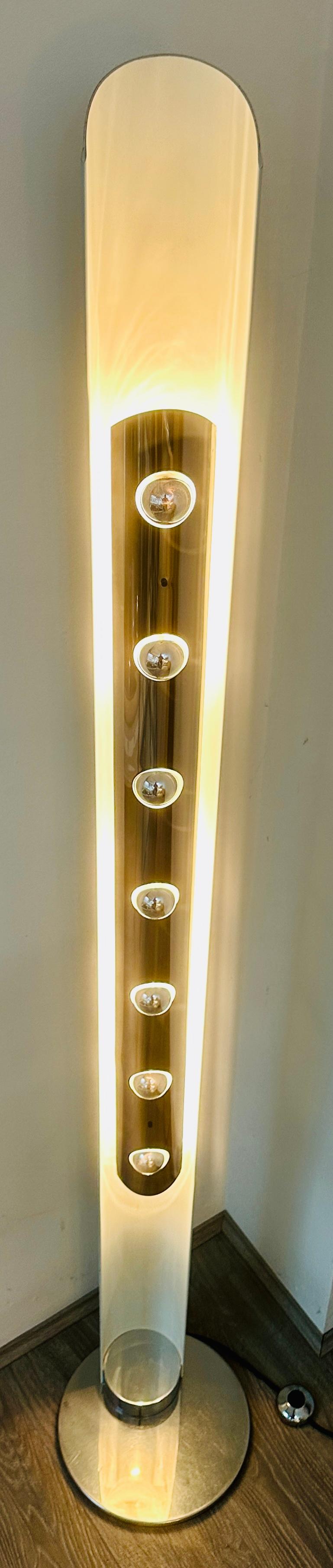 Laqué Grand lampadaire italien 7 lumières Enrico Tronconi pour Tronconi Totem des années 1970 en vente