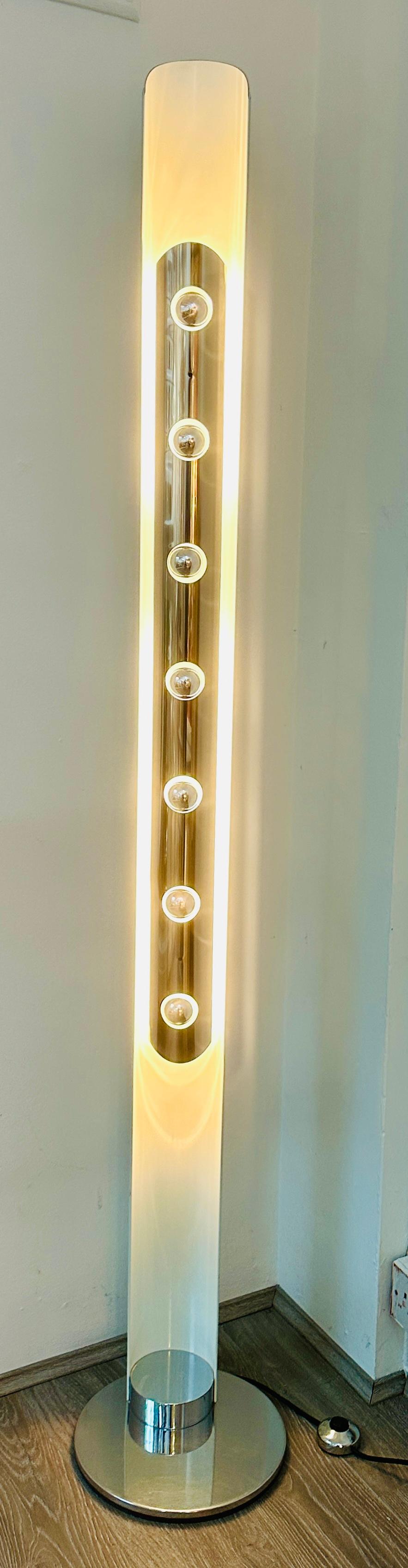 Grand lampadaire italien 7 lumières Enrico Tronconi pour Tronconi Totem des années 1970 Bon état - En vente à London, England