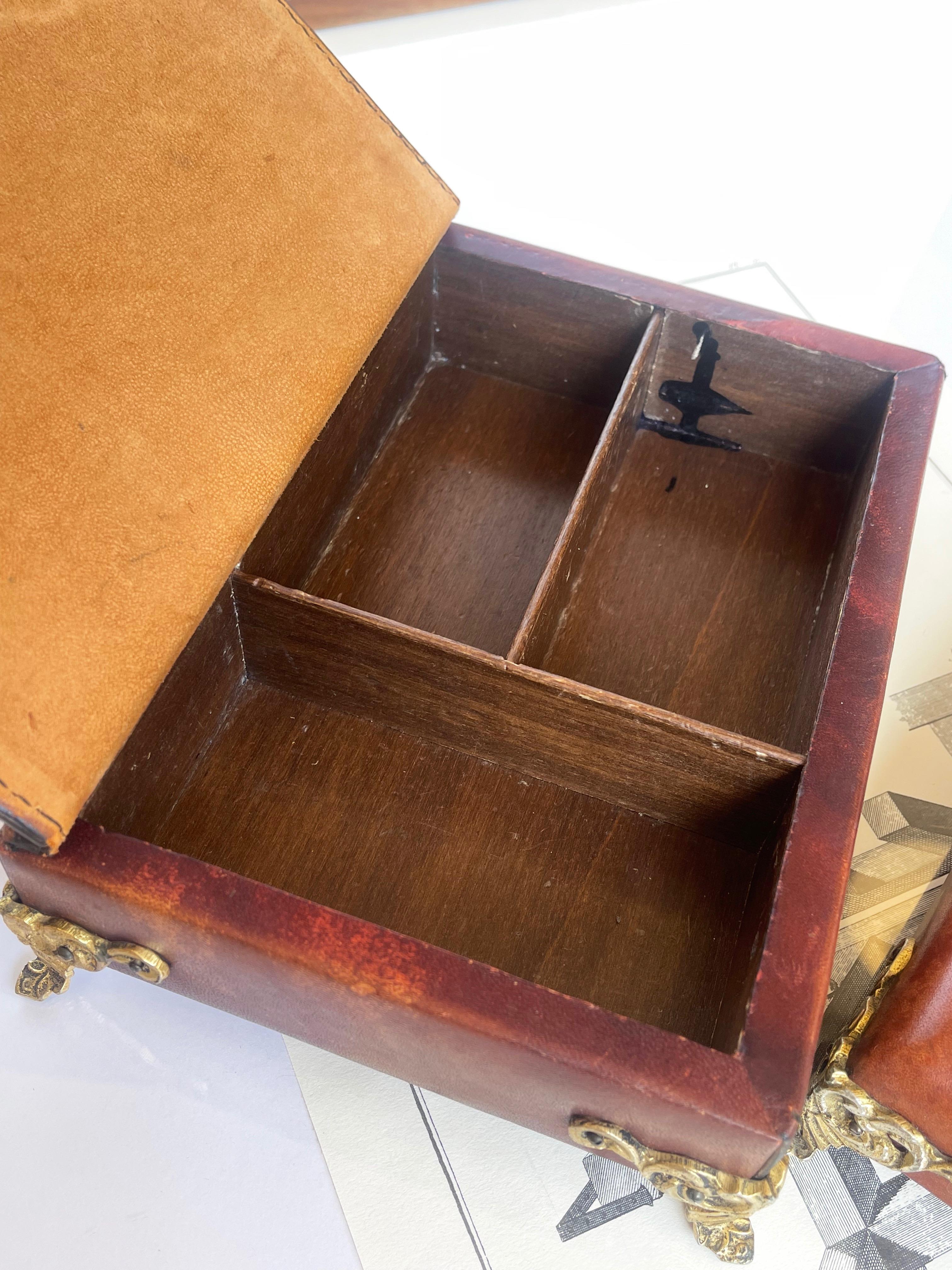 Gran juego de cenicero y caja para puros de cuero italiano de los años 70, estilo Hollywood Regency en venta 6