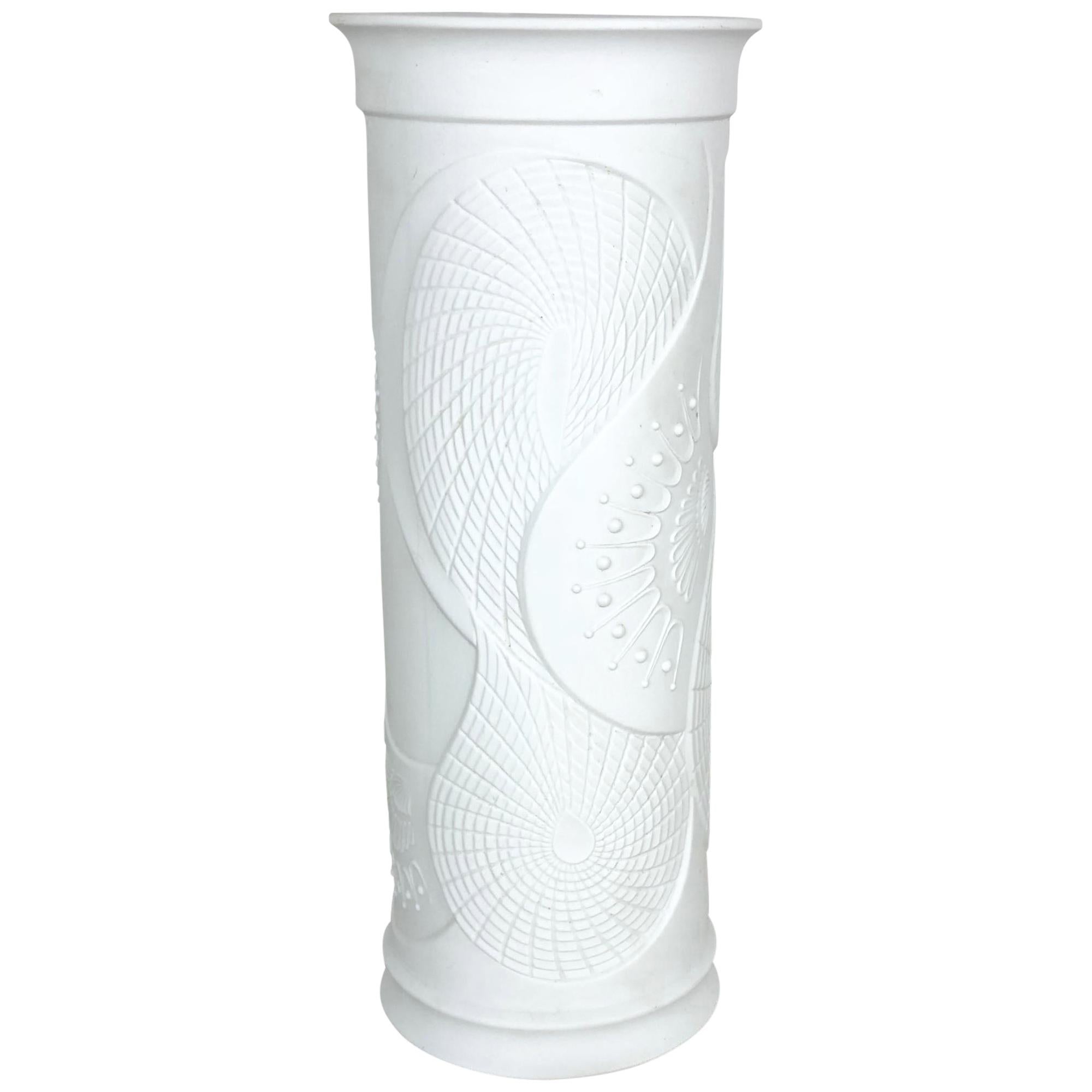 Grand vase allemand en porcelaine biscuit OP Art des années 1970 fabriqué par AK Kaiser, Allemagne en vente