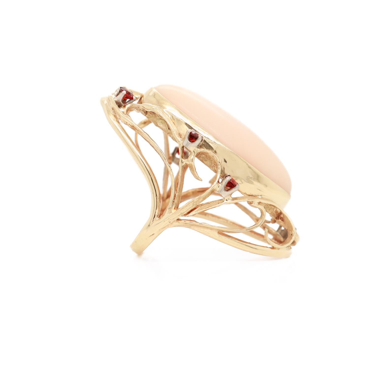 Large 1970s Sculptural 14k Gold, Coral, & Garnet Gemstone Cocktail Ring For Sale 4