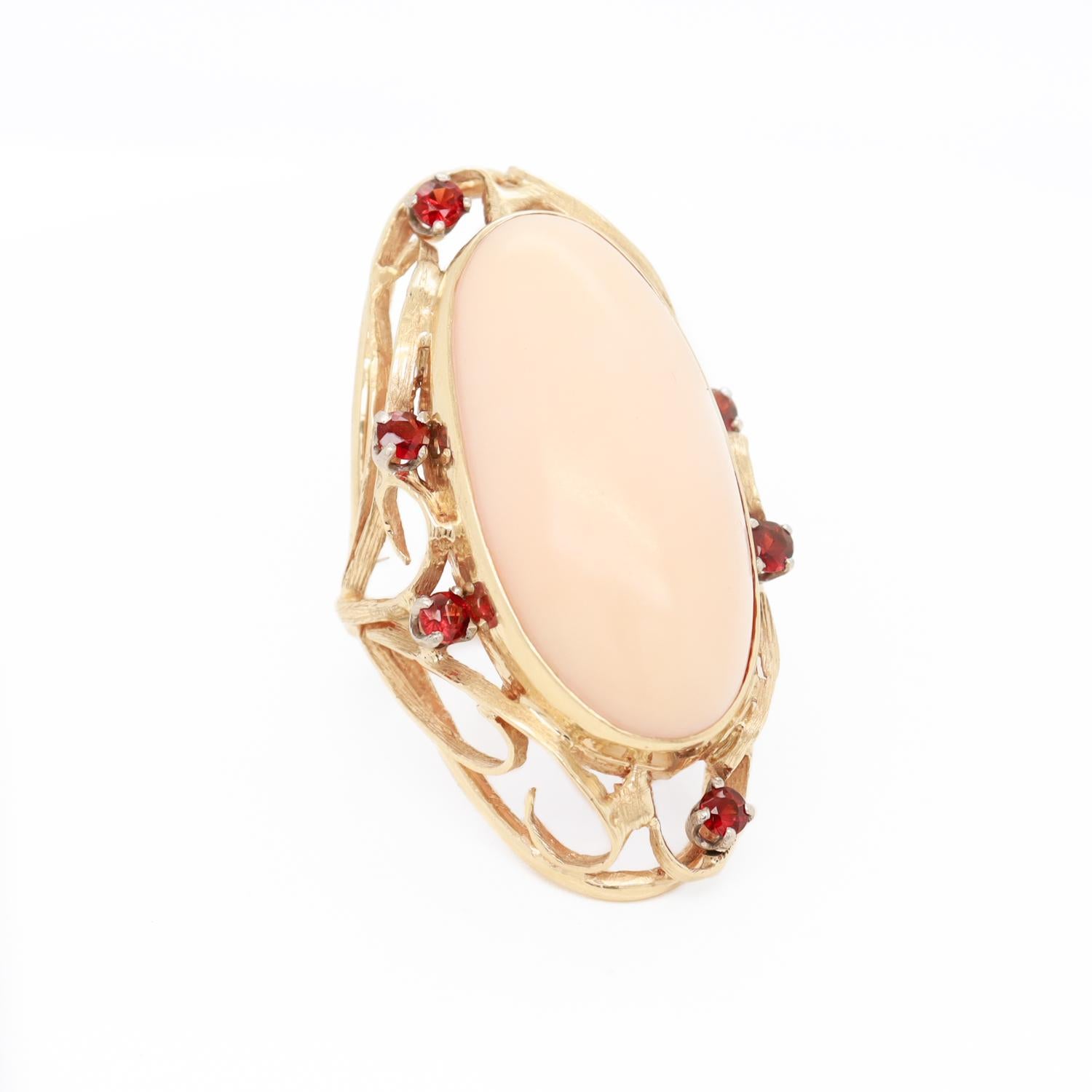 Large 1970s Sculptural 14k Gold, Coral, & Garnet Gemstone Cocktail Ring For Sale 5