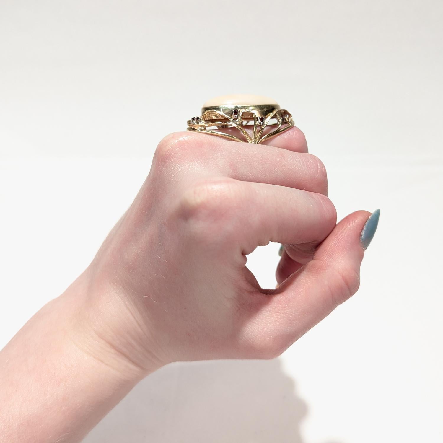 Large 1970s Sculptural 14k Gold, Coral, & Garnet Gemstone Cocktail Ring For Sale 7
