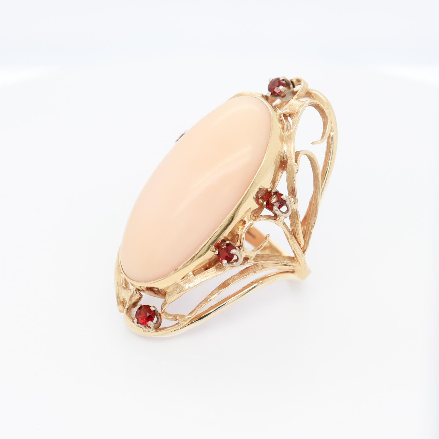 Large 1970s Sculptural 14k Gold, Coral, & Garnet Gemstone Cocktail Ring In Good Condition For Sale In Philadelphia, PA