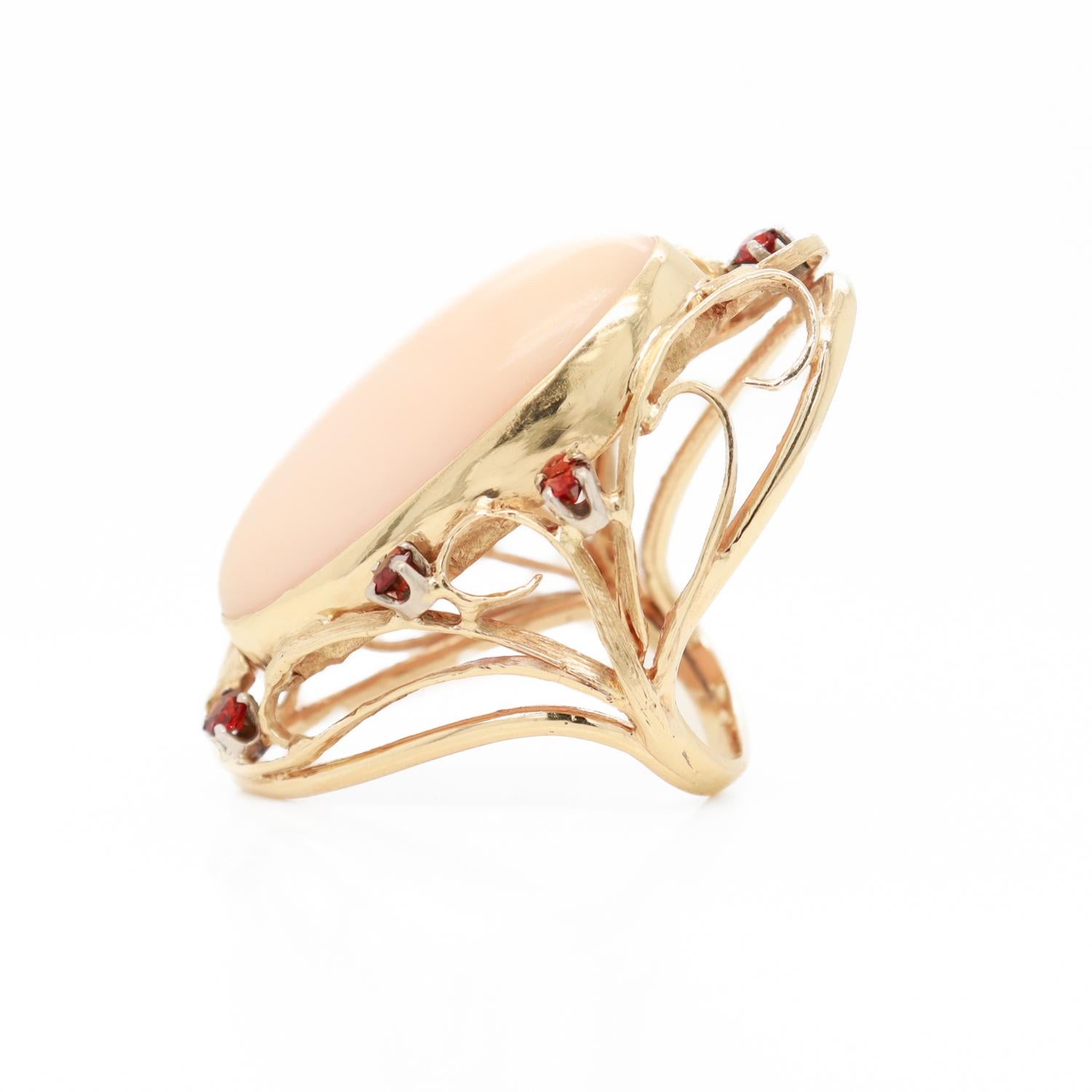 Large 1970s Sculptural 14k Gold, Coral, & Garnet Gemstone Cocktail Ring For Sale 1