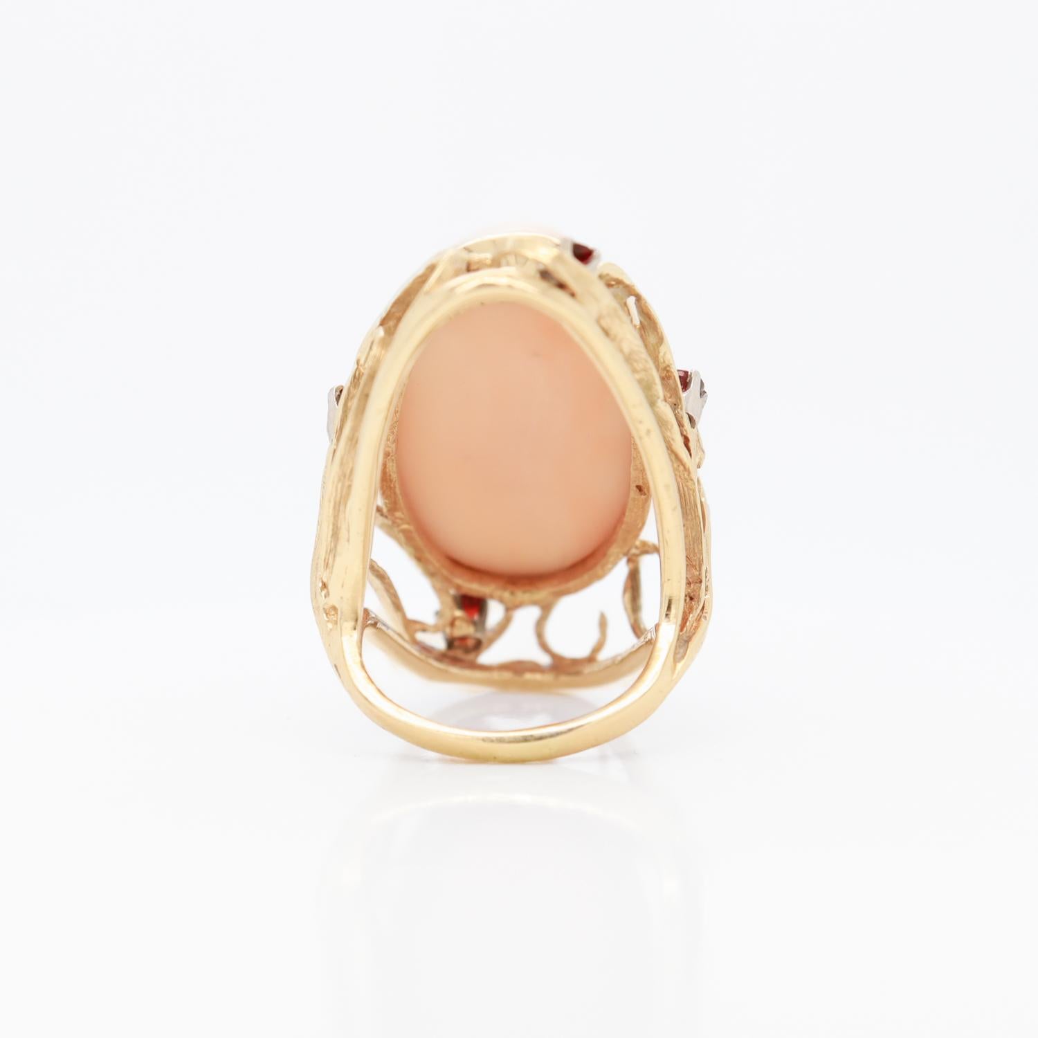 Large 1970s Sculptural 14k Gold, Coral, & Garnet Gemstone Cocktail Ring For Sale 2
