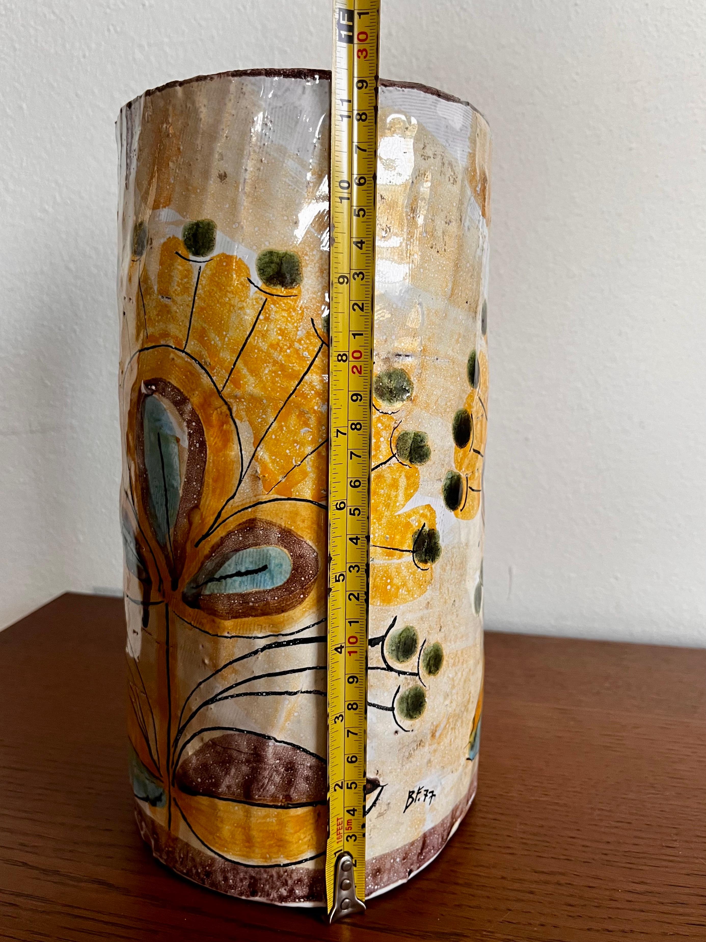 Smaltato Vaso grande in ceramica Studio Pottery, firmato, del metà del secolo scorso, degli anni '70 in vendita