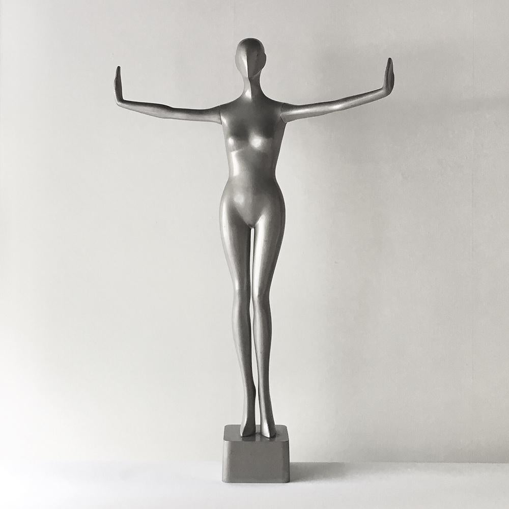 Large 1970s Silver Vogueing Fibreglass Mannequin, USA In Good Condition For Sale In London, GB