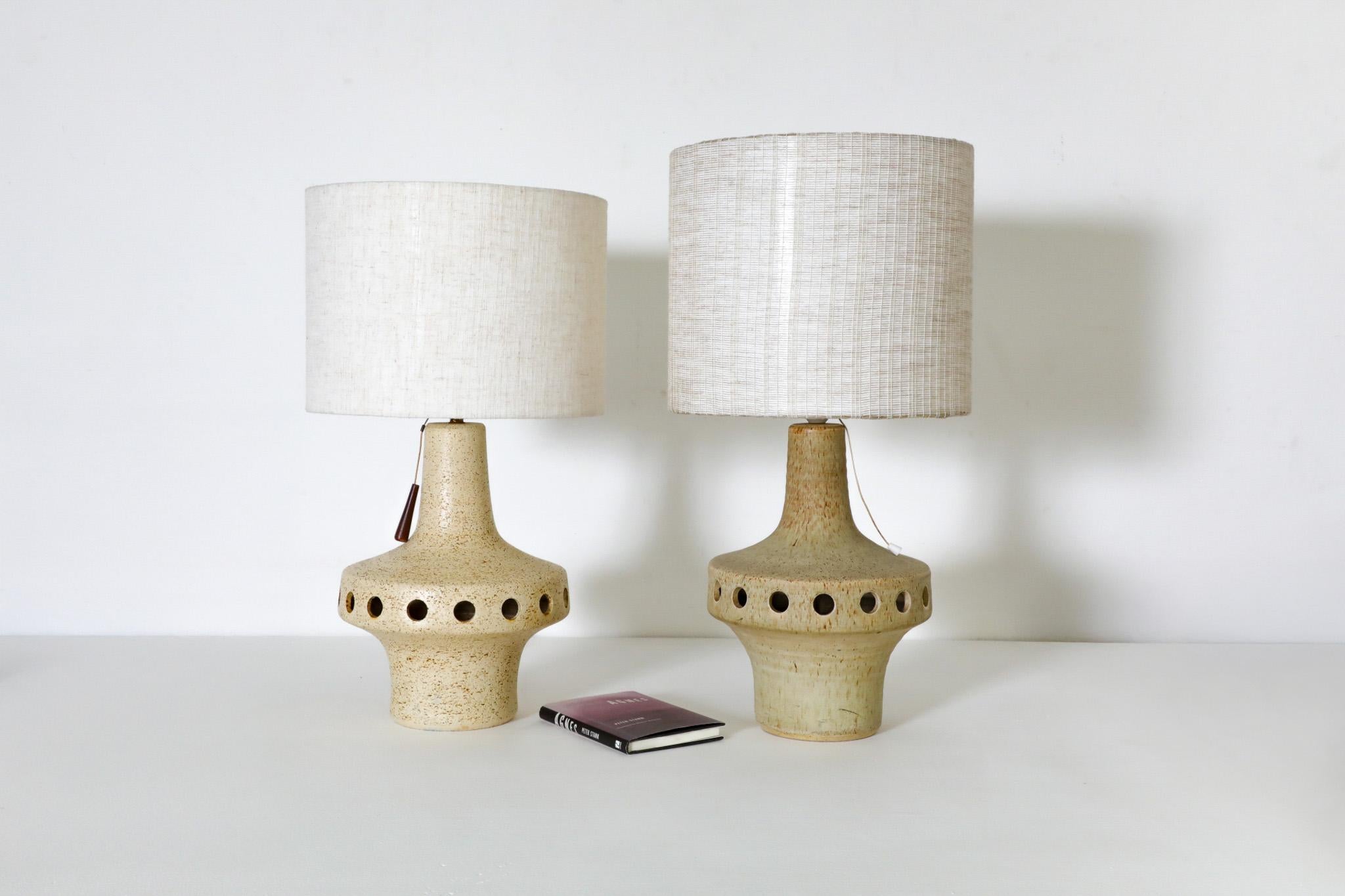 Large 1970's Space Age Ceramic Table Lamp with Cut-Outs by Ravelli For Sale 7