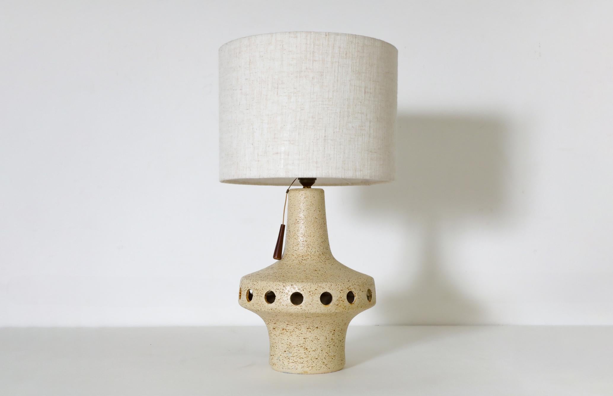 Large 1970's Space Age Ceramic Table Lamp with Cut-Outs by Ravelli In Good Condition For Sale In Los Angeles, CA