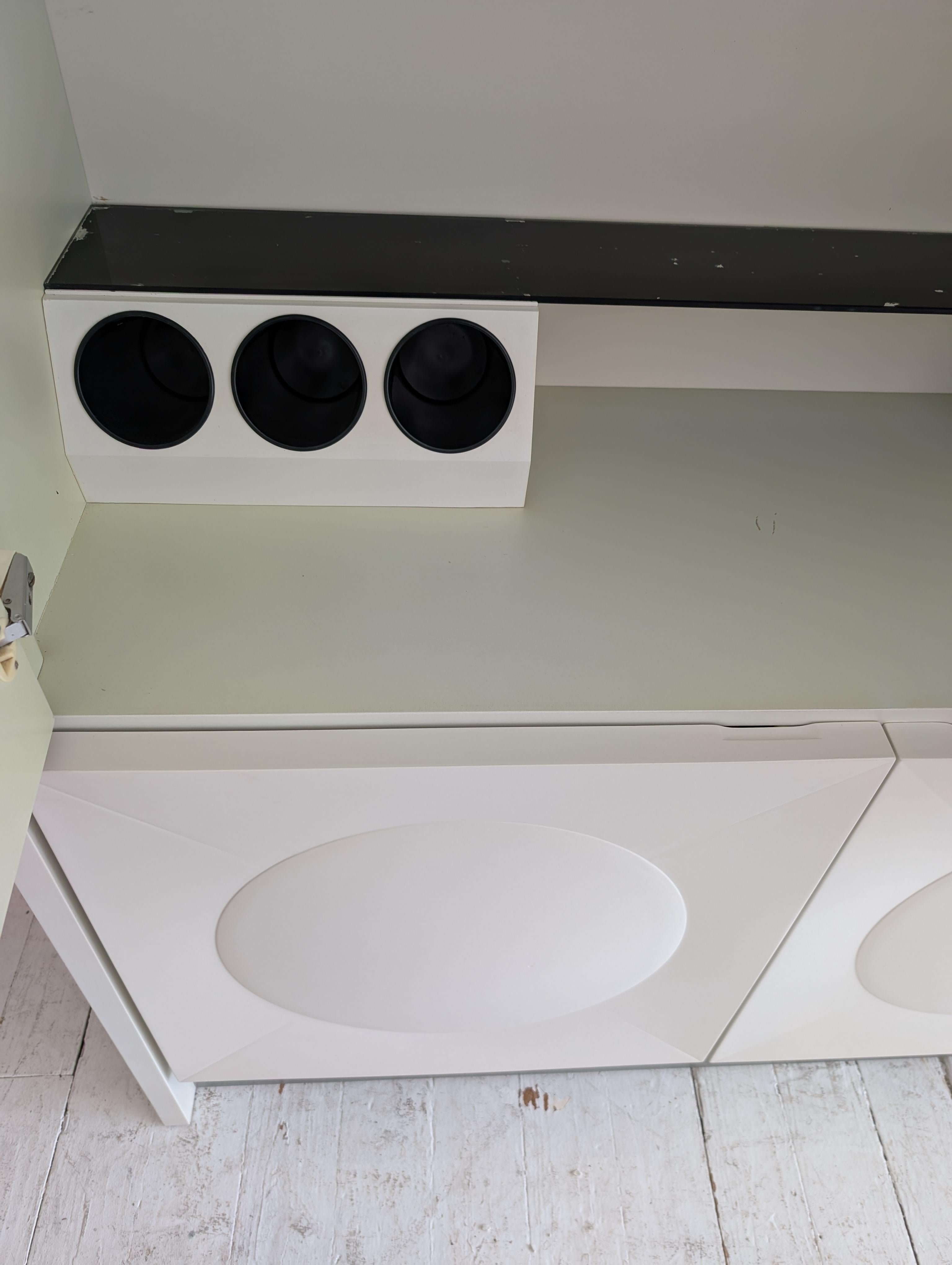 Gran mueble bar / armario de almacenamiento Brutalista de la Era Espacial italiana de los años 70 en venta 8