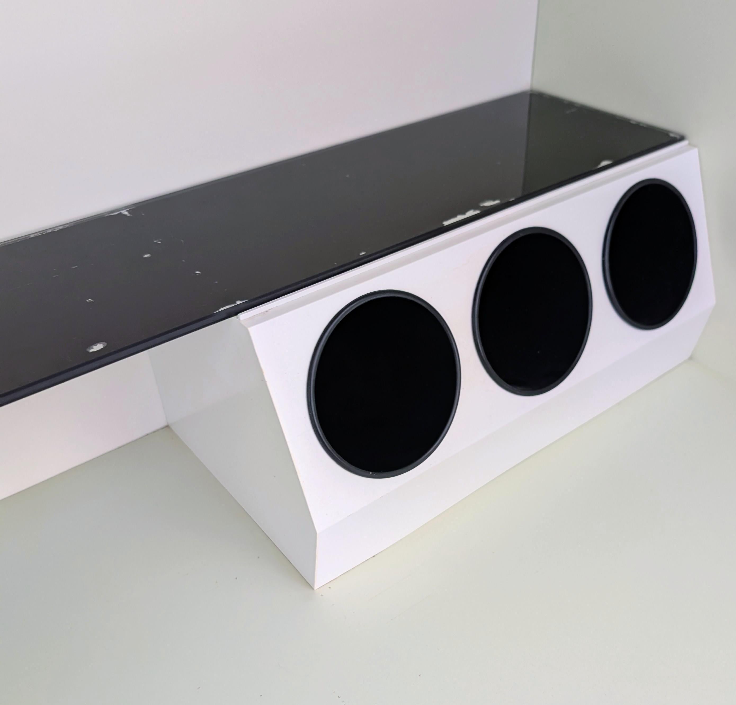 Gran mueble bar / armario de almacenamiento Brutalista de la Era Espacial italiana de los años 70 en venta 9