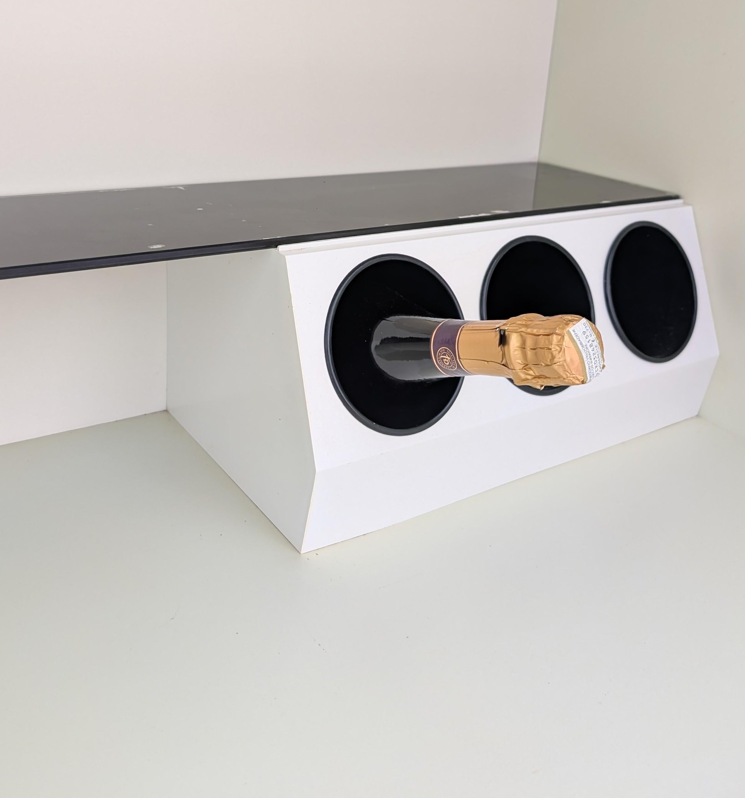 Gran mueble bar / armario de almacenamiento Brutalista de la Era Espacial italiana de los años 70 en venta 10