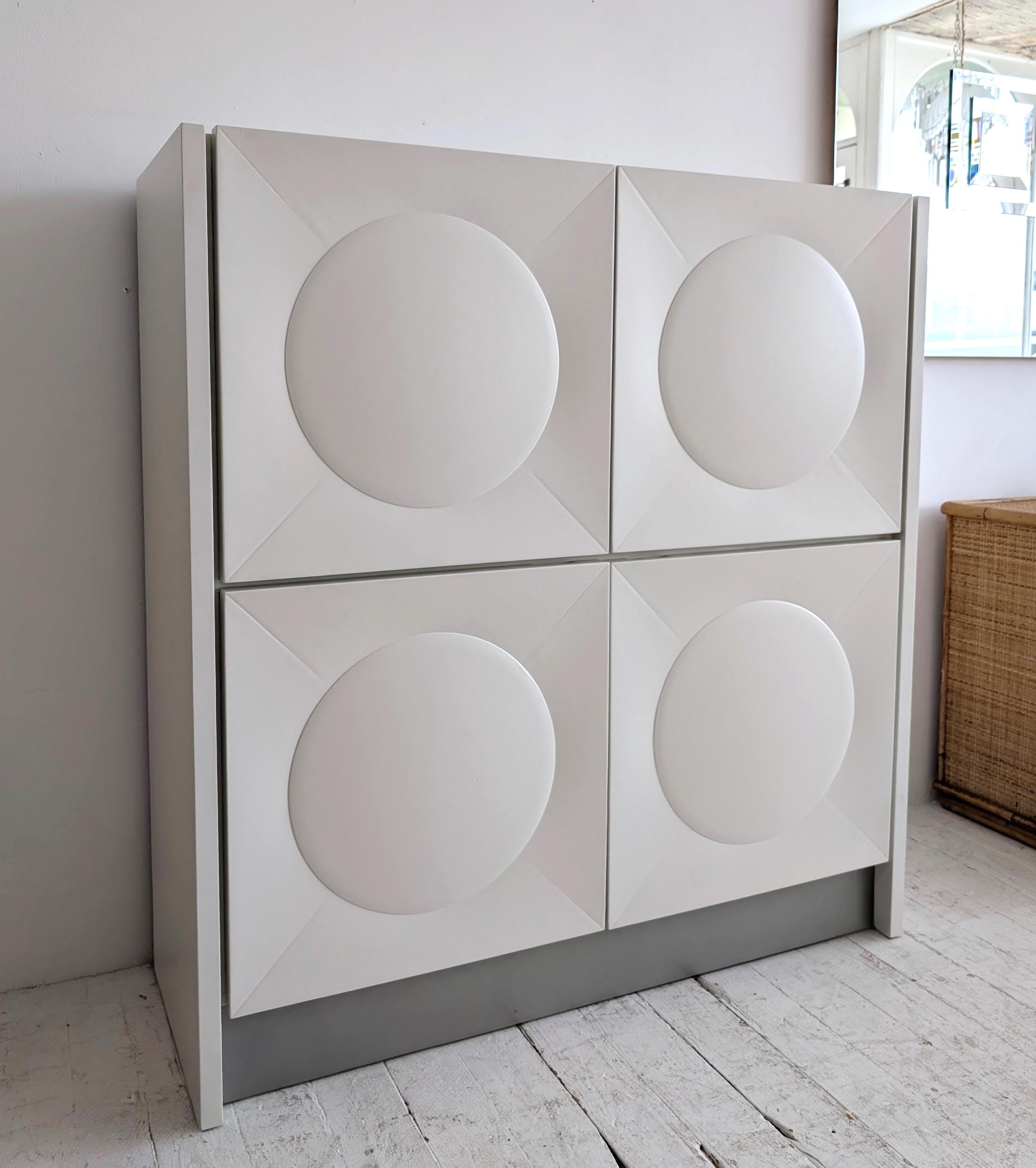 Gran mueble bar / armario de almacenamiento Brutalista de la Era Espacial italiana de los años 70 Italiano en venta