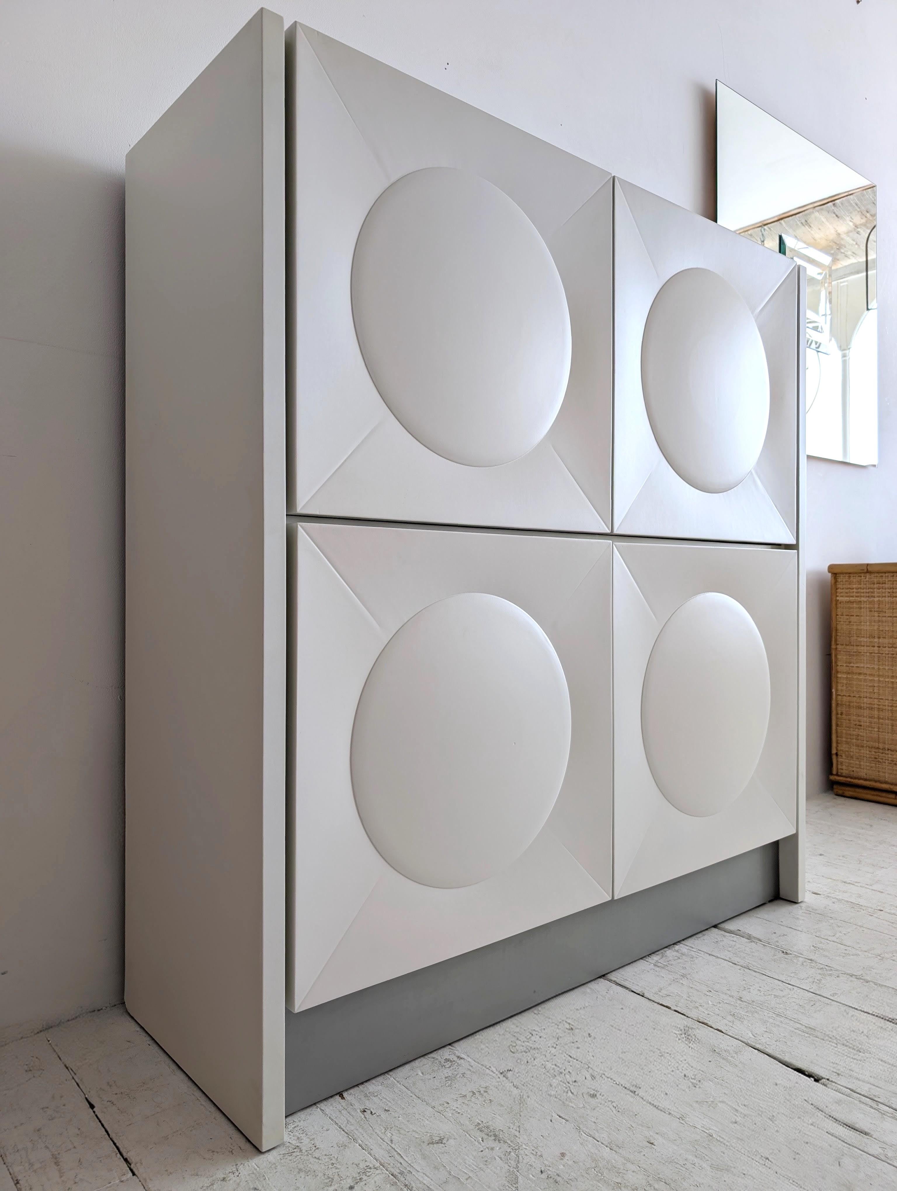 Gran mueble bar / armario de almacenamiento Brutalista de la Era Espacial italiana de los años 70 siglo XX en venta