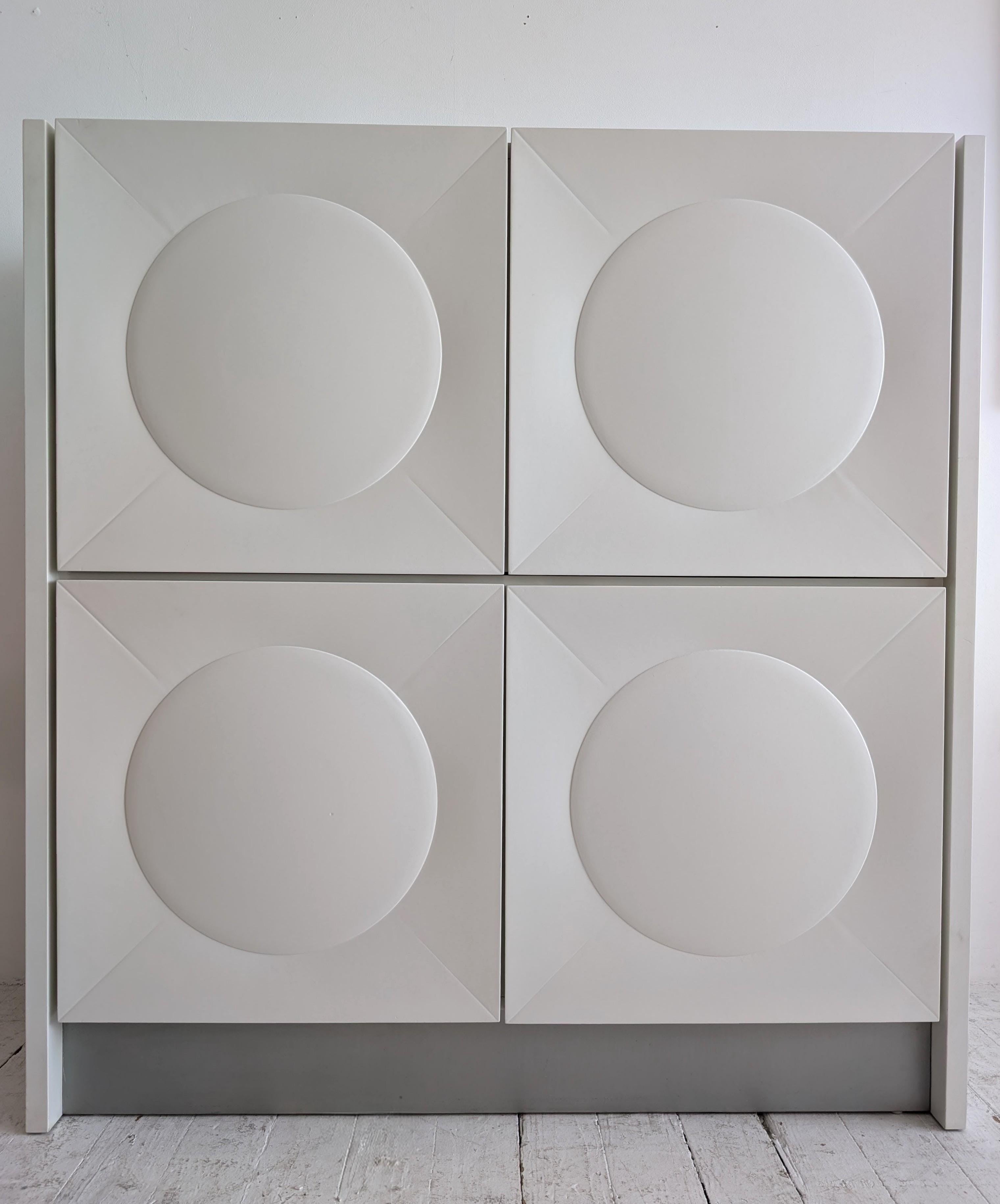 Gran mueble bar / armario de almacenamiento Brutalista de la Era Espacial italiana de los años 70 Madera en venta