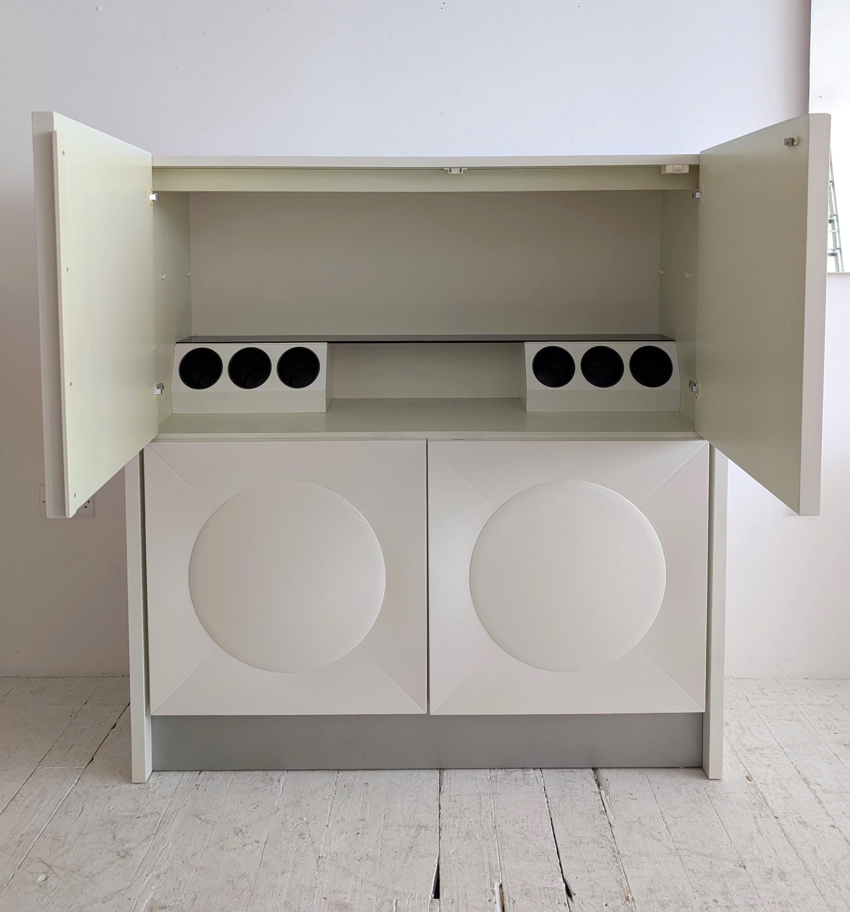 Gran mueble bar / armario de almacenamiento Brutalista de la Era Espacial italiana de los años 70 en venta 1