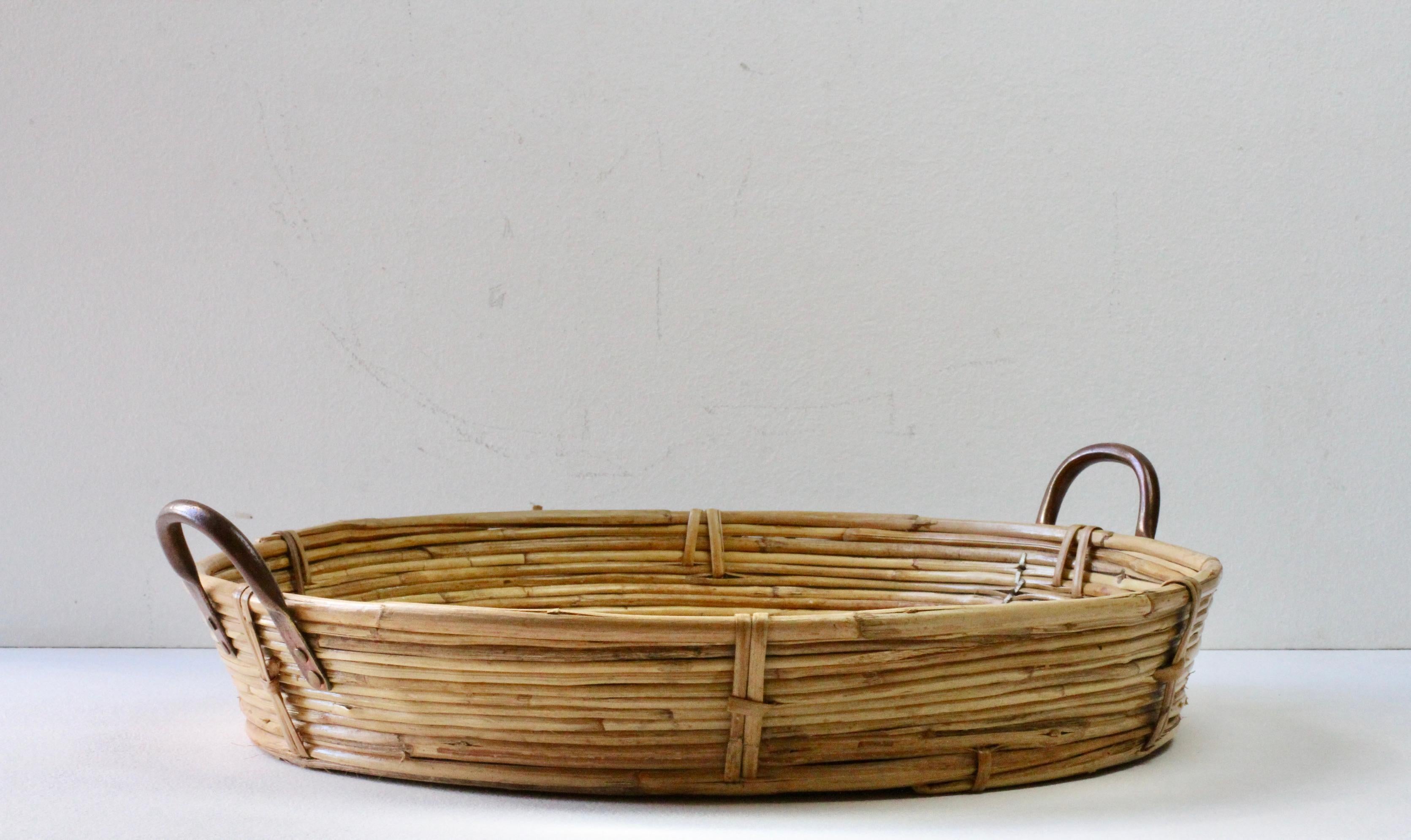 Grande vassoio da portata in ottone, bambù e rattan, del 1970, d'epoca del Midcentury Modern italiano in vendita 2