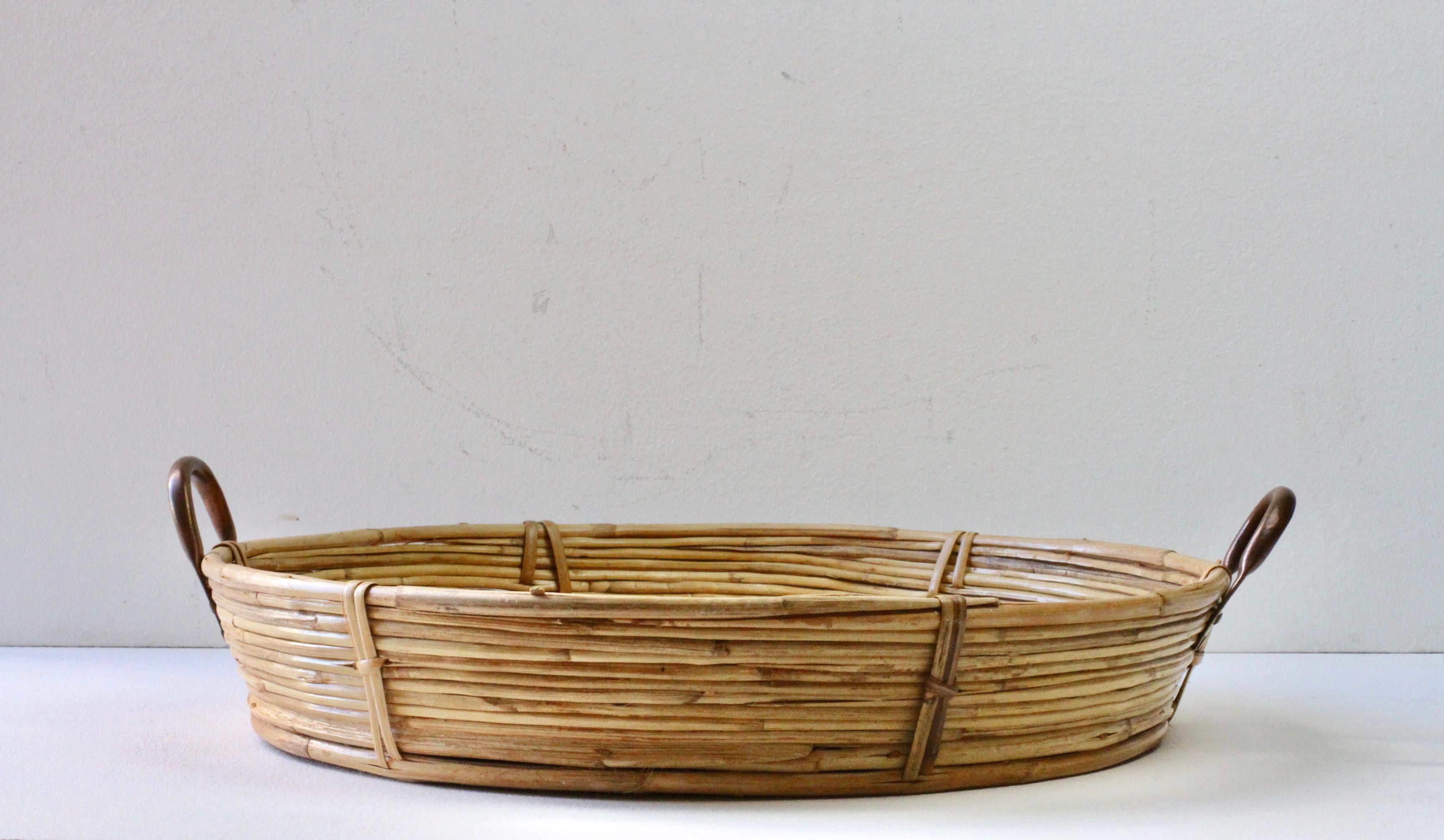 Grande vassoio da portata in ottone, bambù e rattan, del 1970, d'epoca del Midcentury Modern italiano in vendita 3
