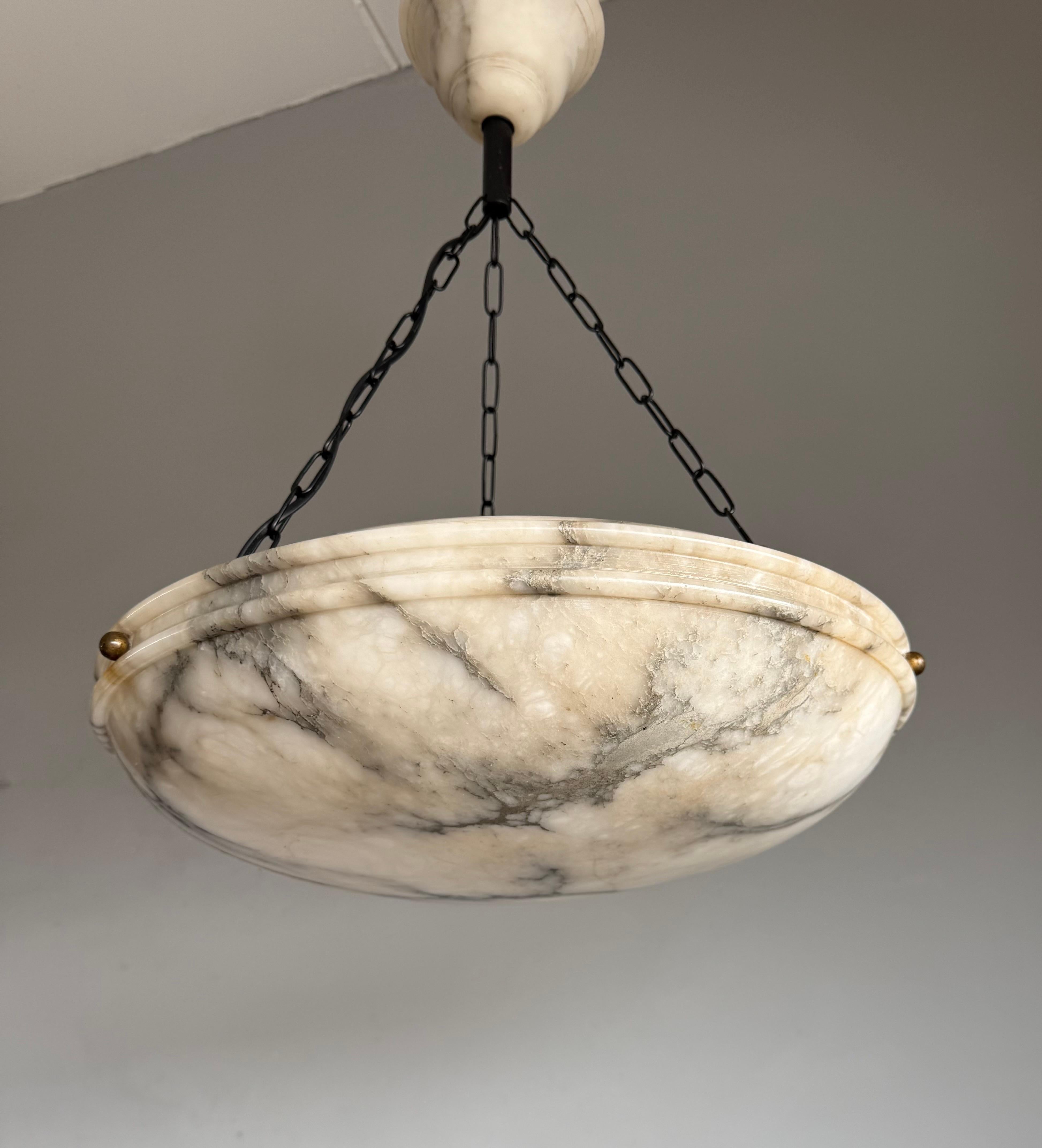 20ième siècle Large Ø 19.8 Antique Art Deco Disc Shape White & Black Alabaster Suspension Light
