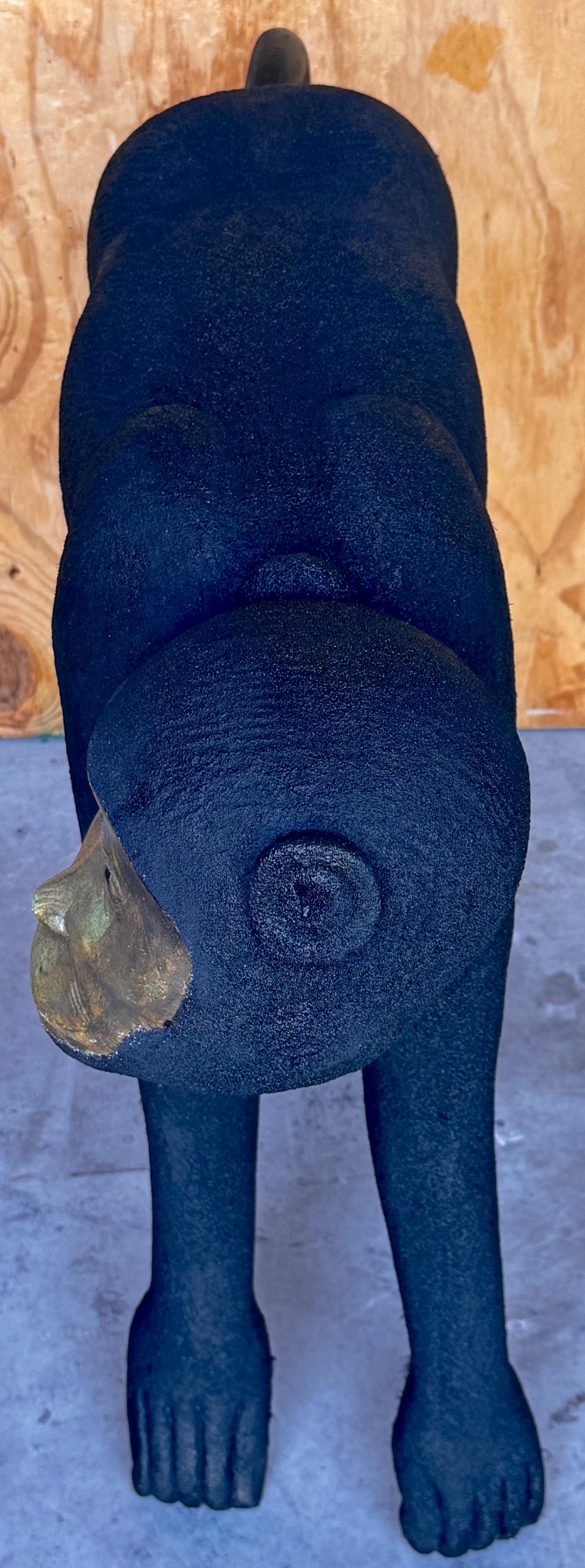 Moderno Grande scultura di scimmia accovacciata degli anni '80, in nero e oro in vendita