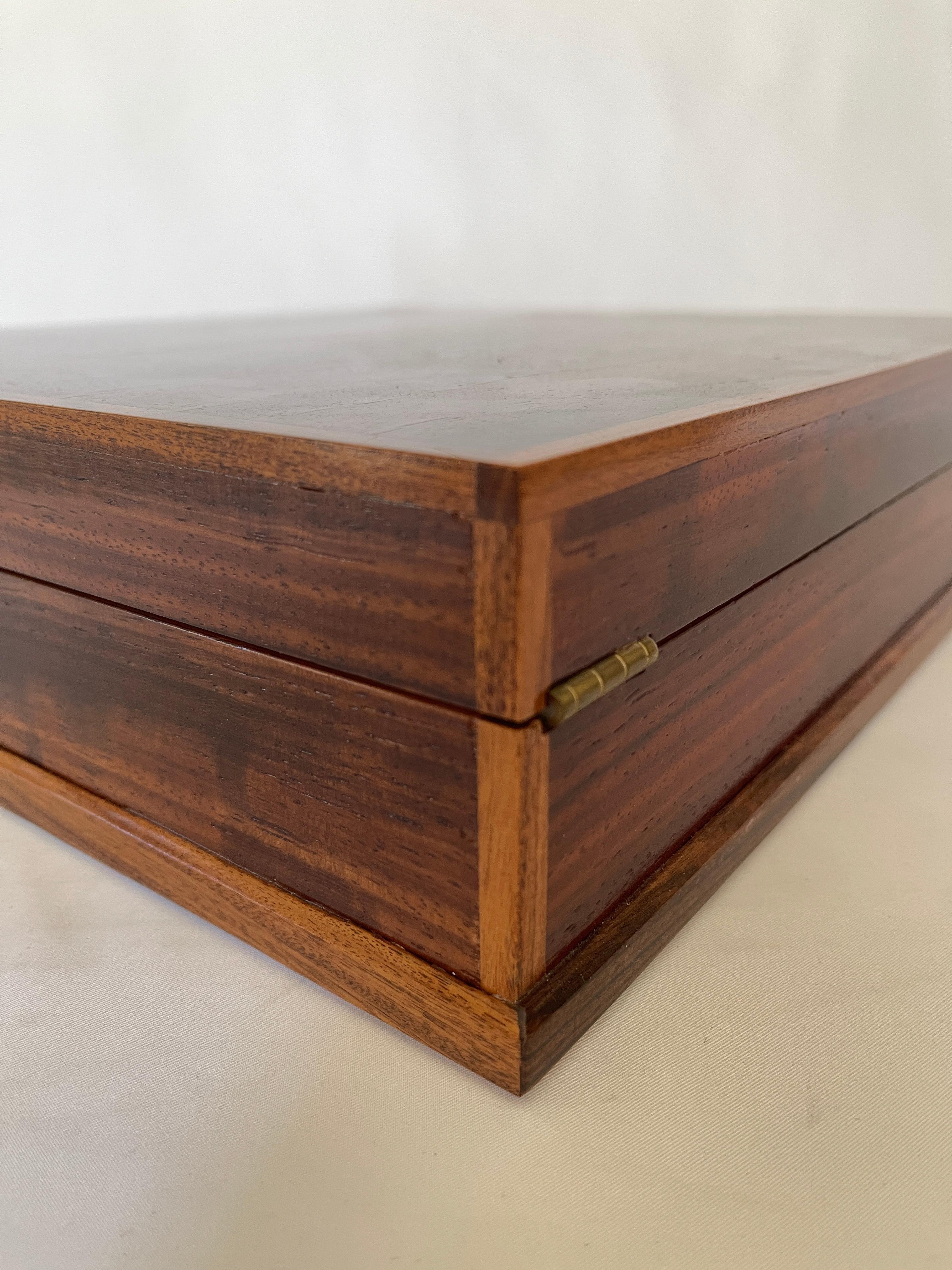 Large 1980's Dunhill Style Ribbon Mahogany Wood Humidor, Box with Brass Hinges For Sale 6