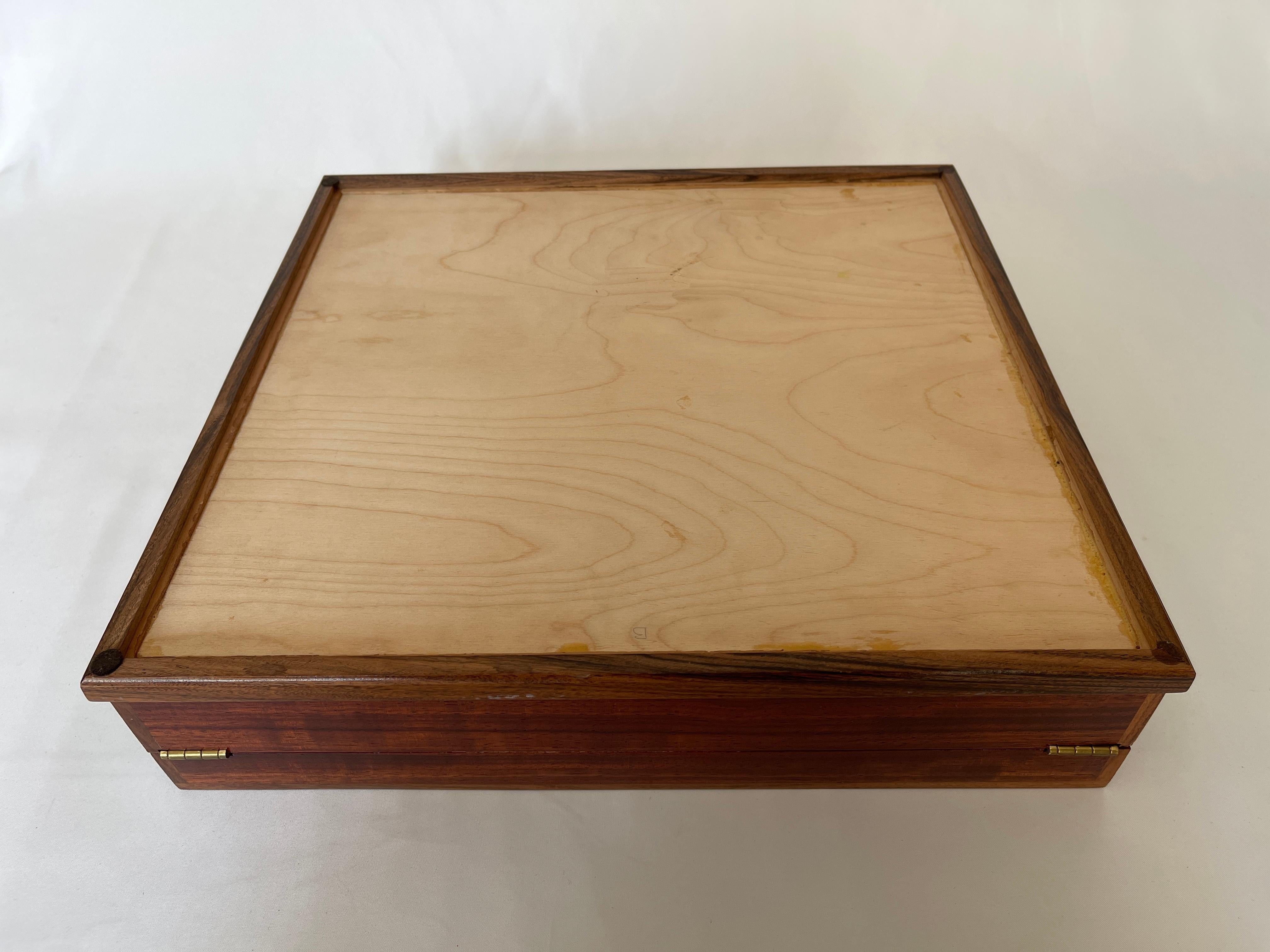Large 1980's Dunhill Style Ribbon Mahogany Wood Humidor, Box with Brass Hinges For Sale 7
