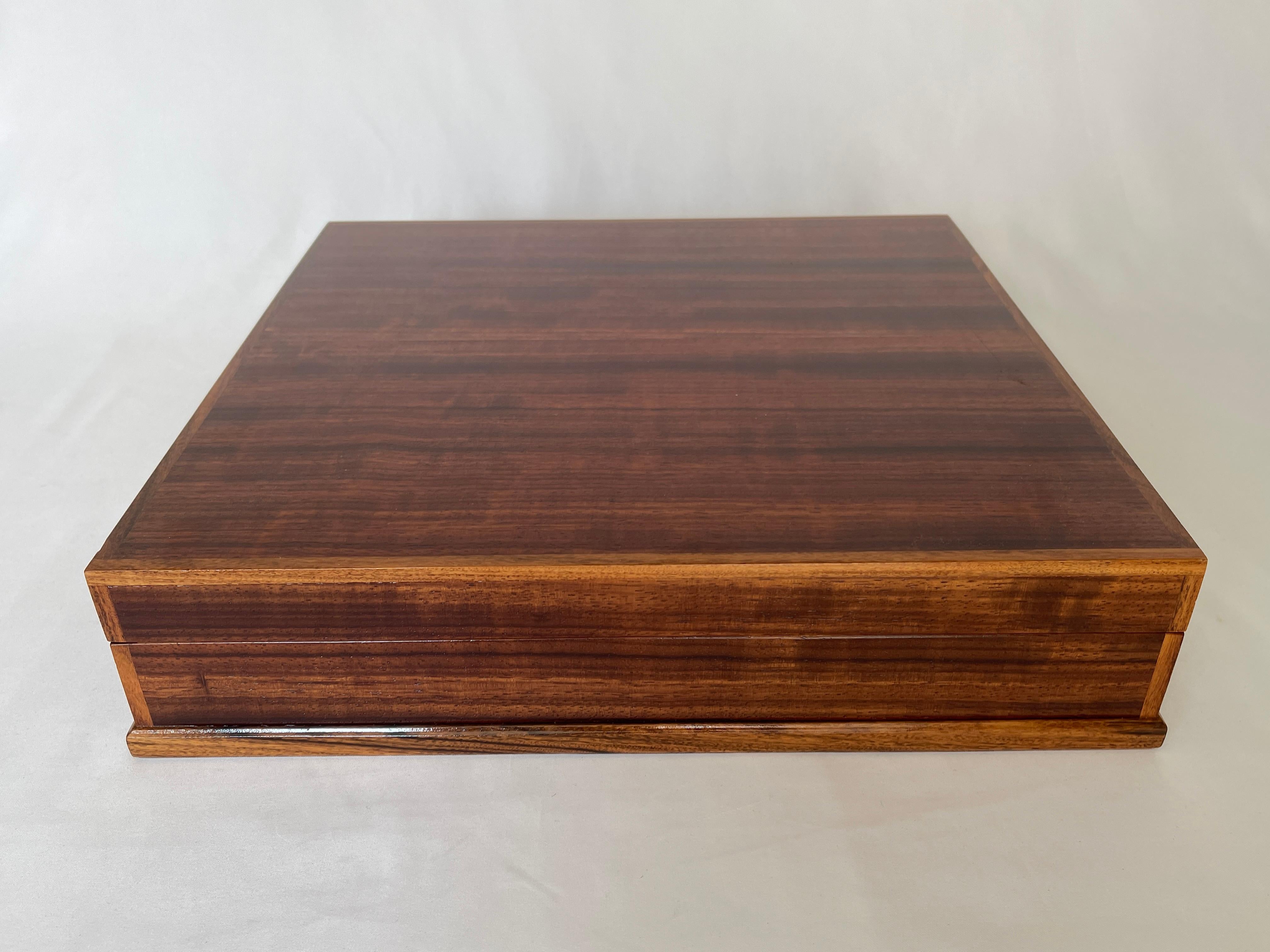 Large 1980's Dunhill Style Ribbon Mahogany Wood Humidor, Box with Brass Hinges For Sale 9
