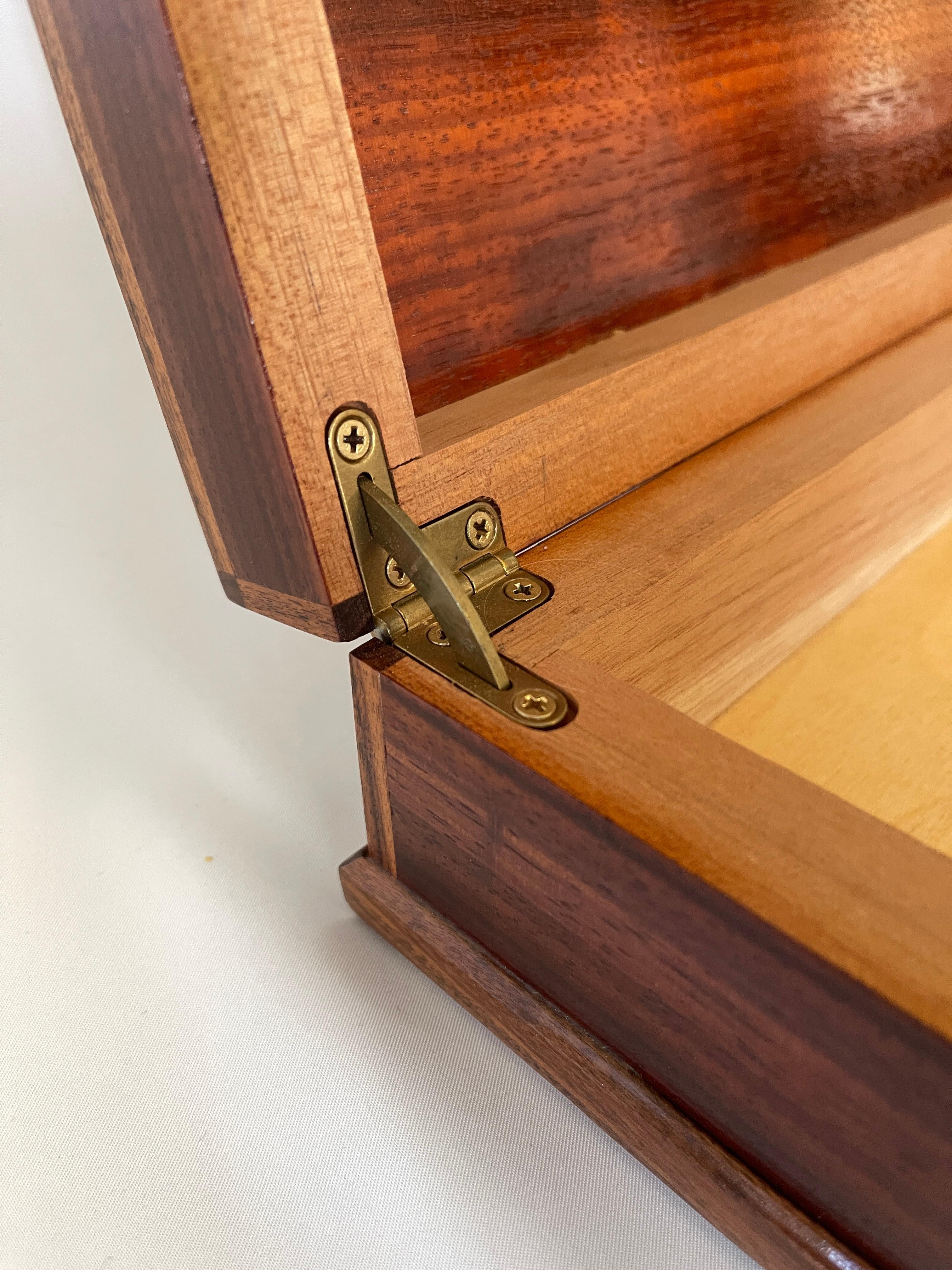 Large 1980's Dunhill Style Ribbon Mahogany Wood Humidor, Box with Brass Hinges For Sale 1