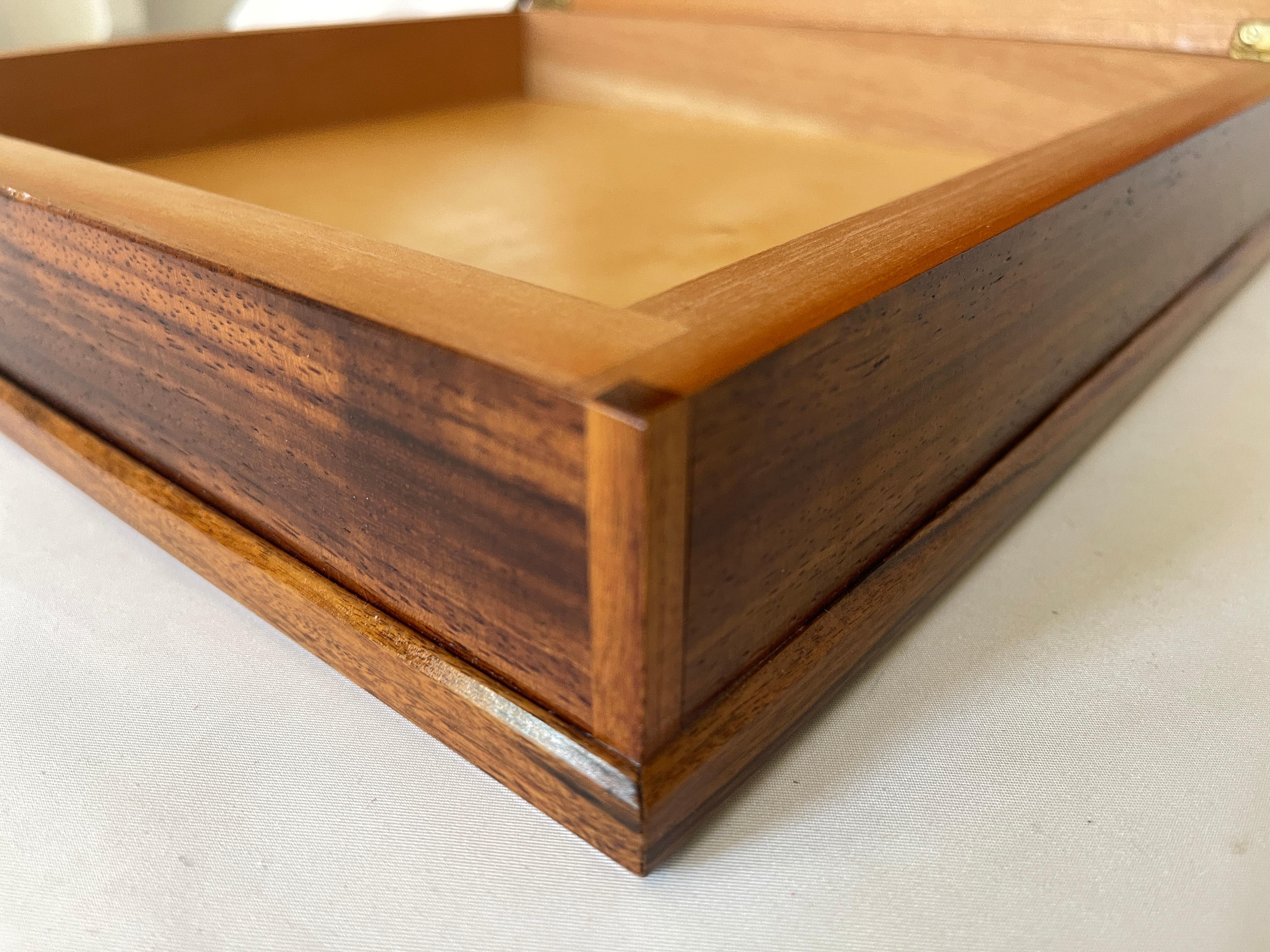 Large 1980's Dunhill Style Ribbon Mahogany Wood Humidor, Box with Brass Hinges For Sale 2