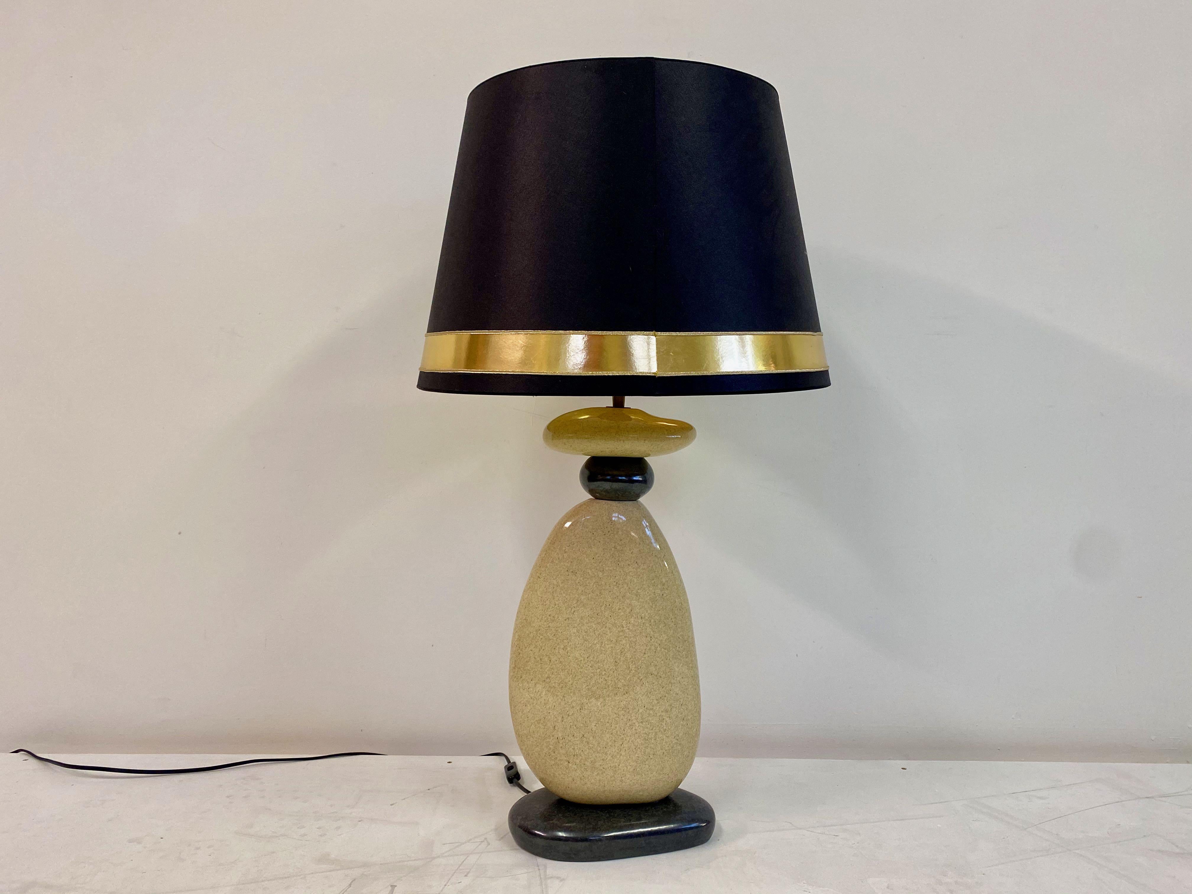 Grande lampe de table en galets de céramique française des années 1980 par Francois Chatain 5