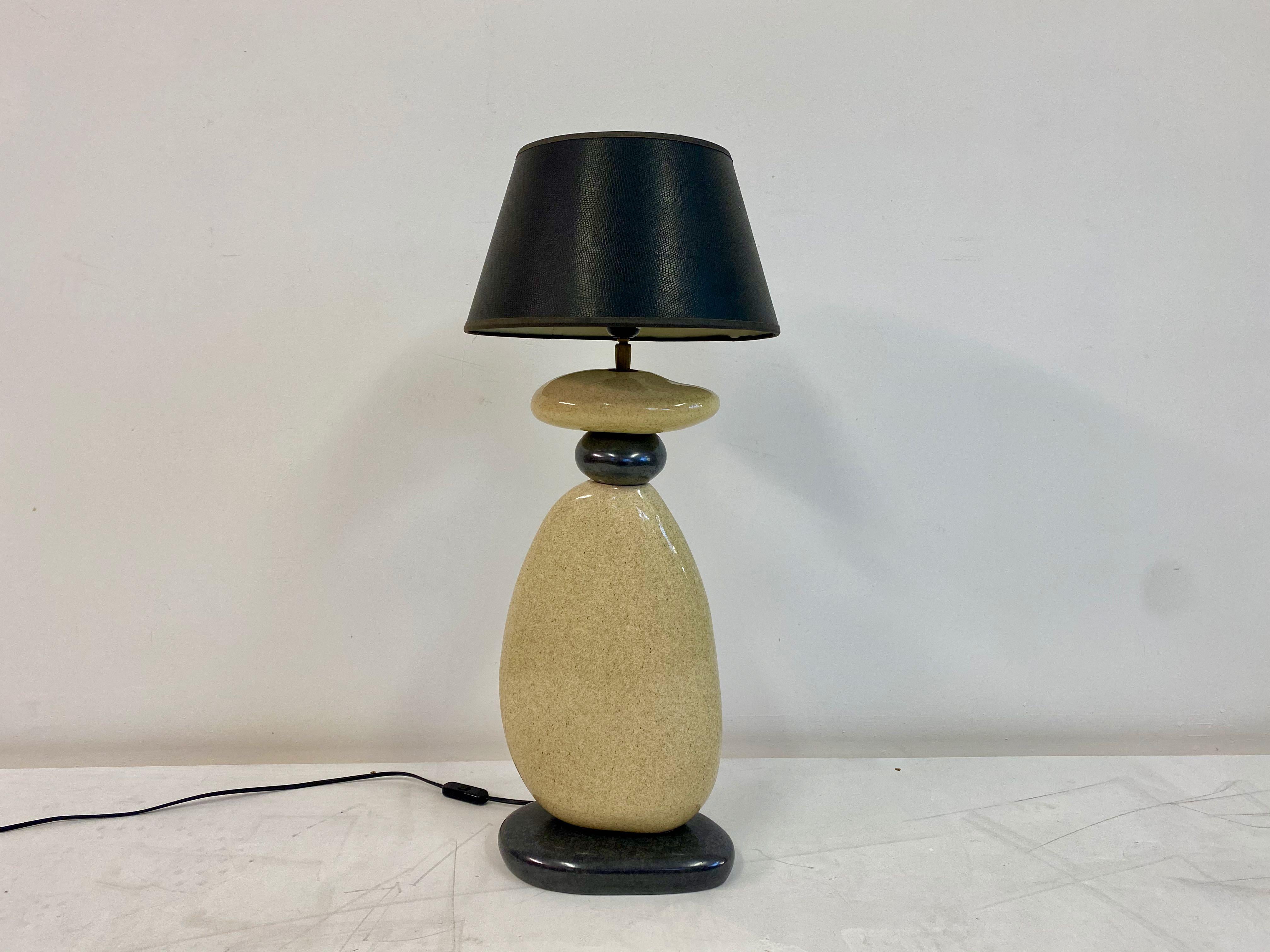 Ceramic pebble lamp

By Francois Chatain

Large size

Travertine and marble effect ceramic

Shades not included

France 1980s.