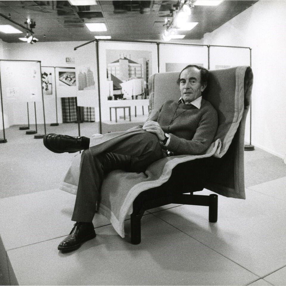 Large 1980s Italian ‘Sindbad’ Lounge Armchair by Vico Magistretti for Cassina For Sale 13