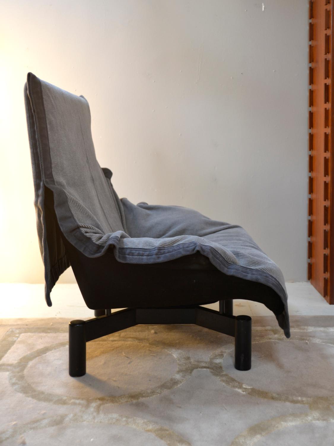 20th Century Large 1980s Italian ‘Sindbad’ Lounge Armchair by Vico Magistretti for Cassina For Sale