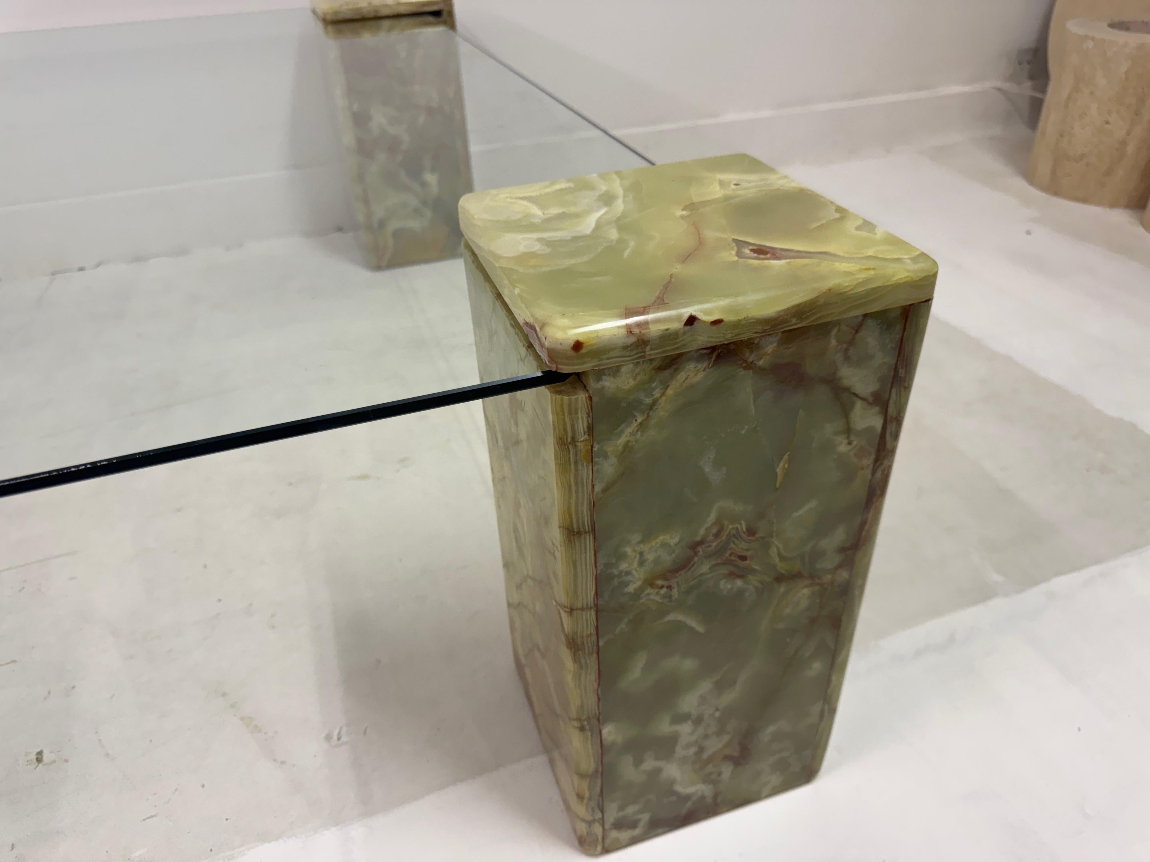 Großer Couchtisch aus Onyx und Glas aus den 1980er Jahren im Angebot 1