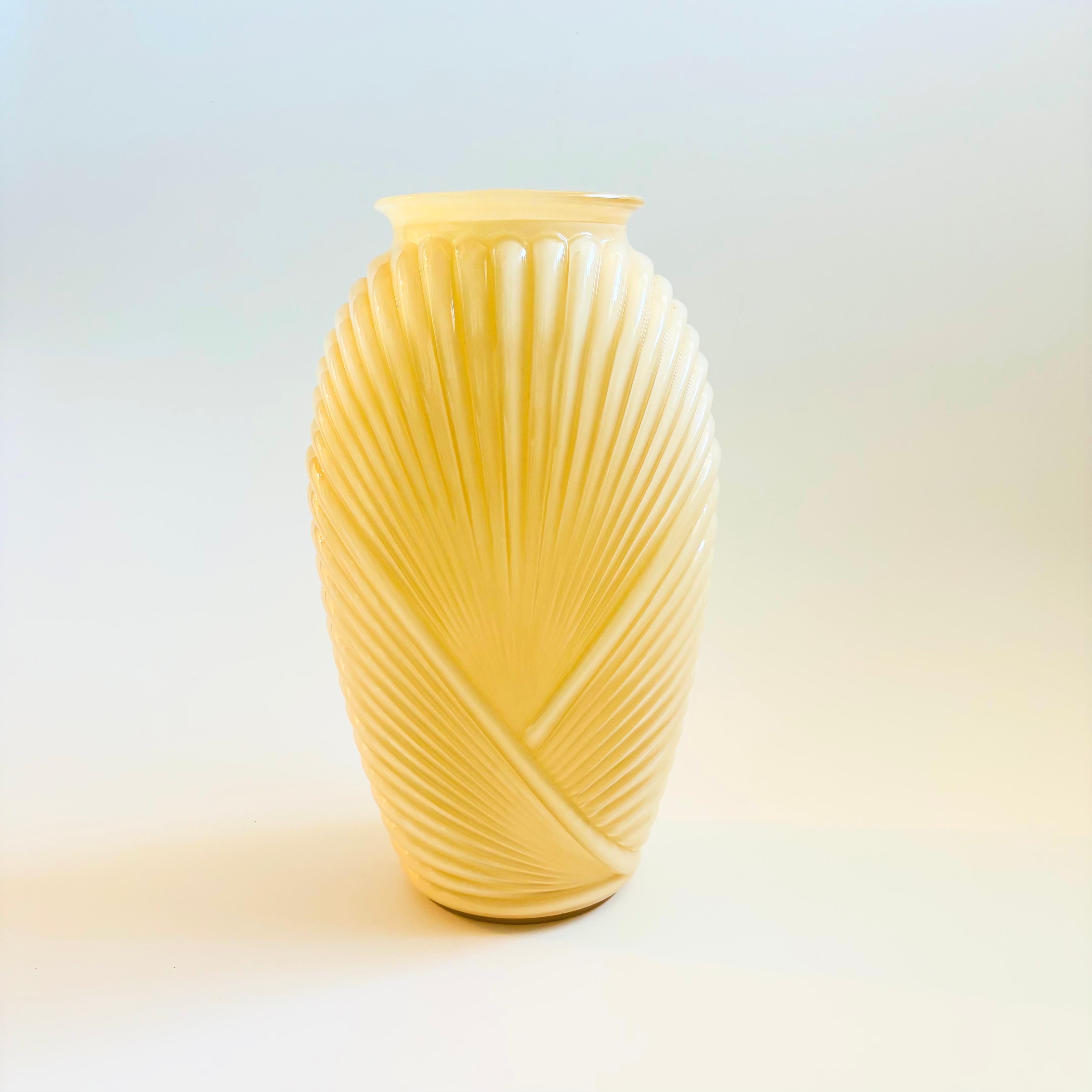 A 1980s deco glass vase with a beautiful pleated texture to the glass. Nice large size in a cream color.

