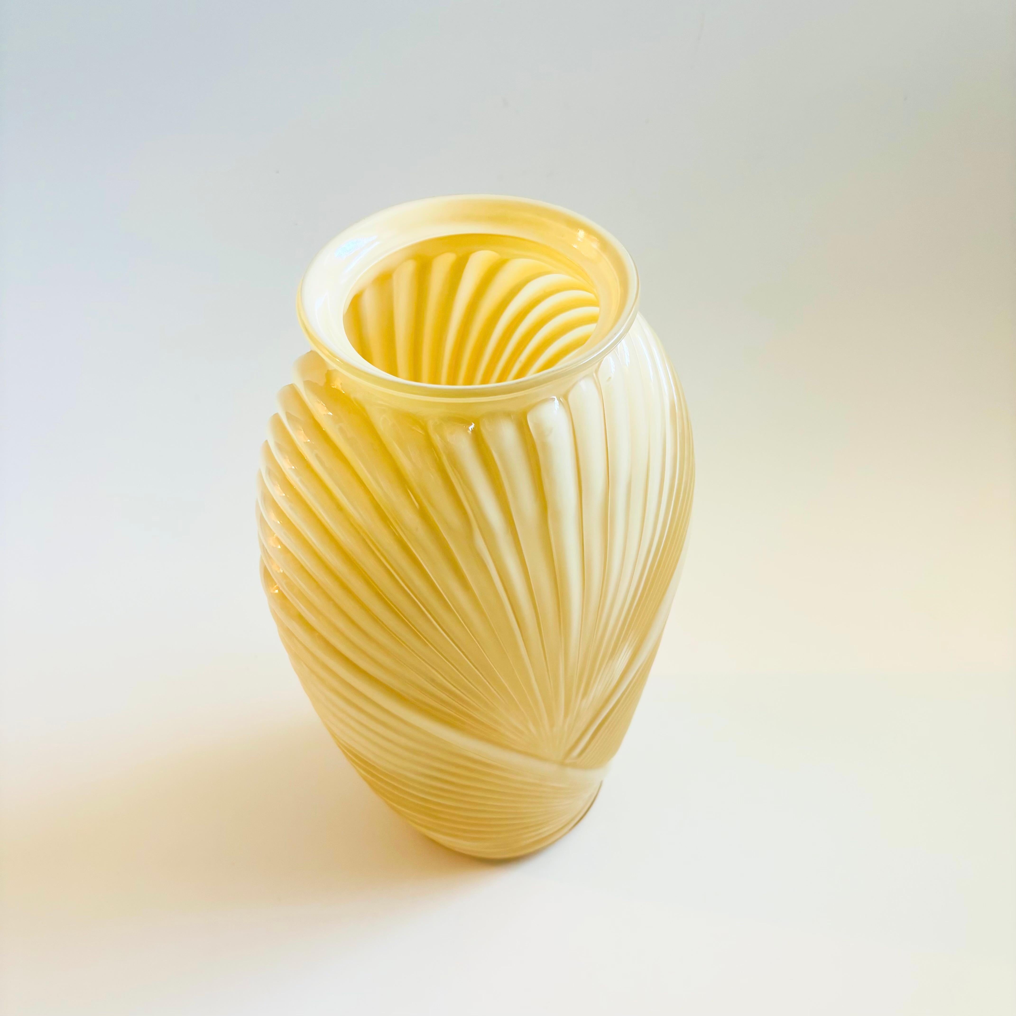 Post-Modern Large 1980s Pleated Cream Deco Glass Vase For Sale