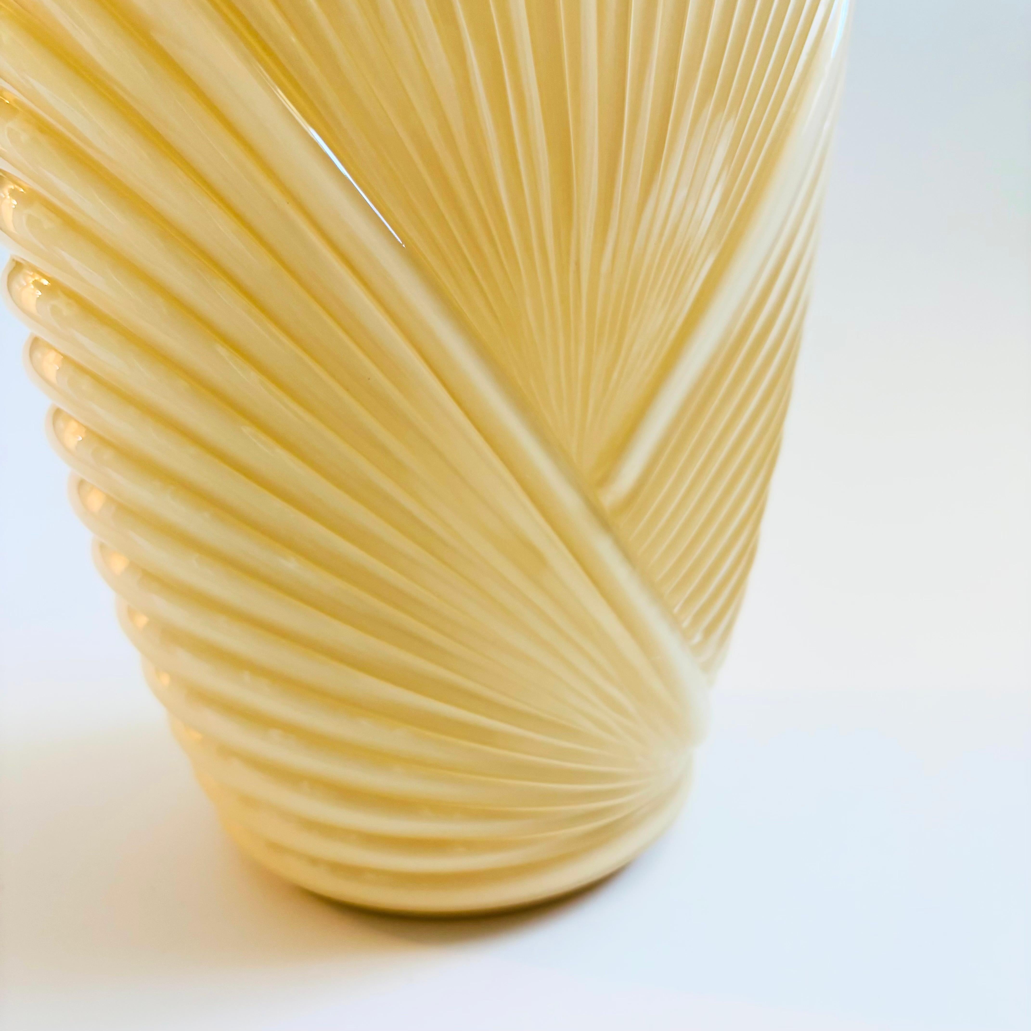 Large 1980s Pleated Cream Deco Glass Vase In Good Condition For Sale In Fairfield, CA