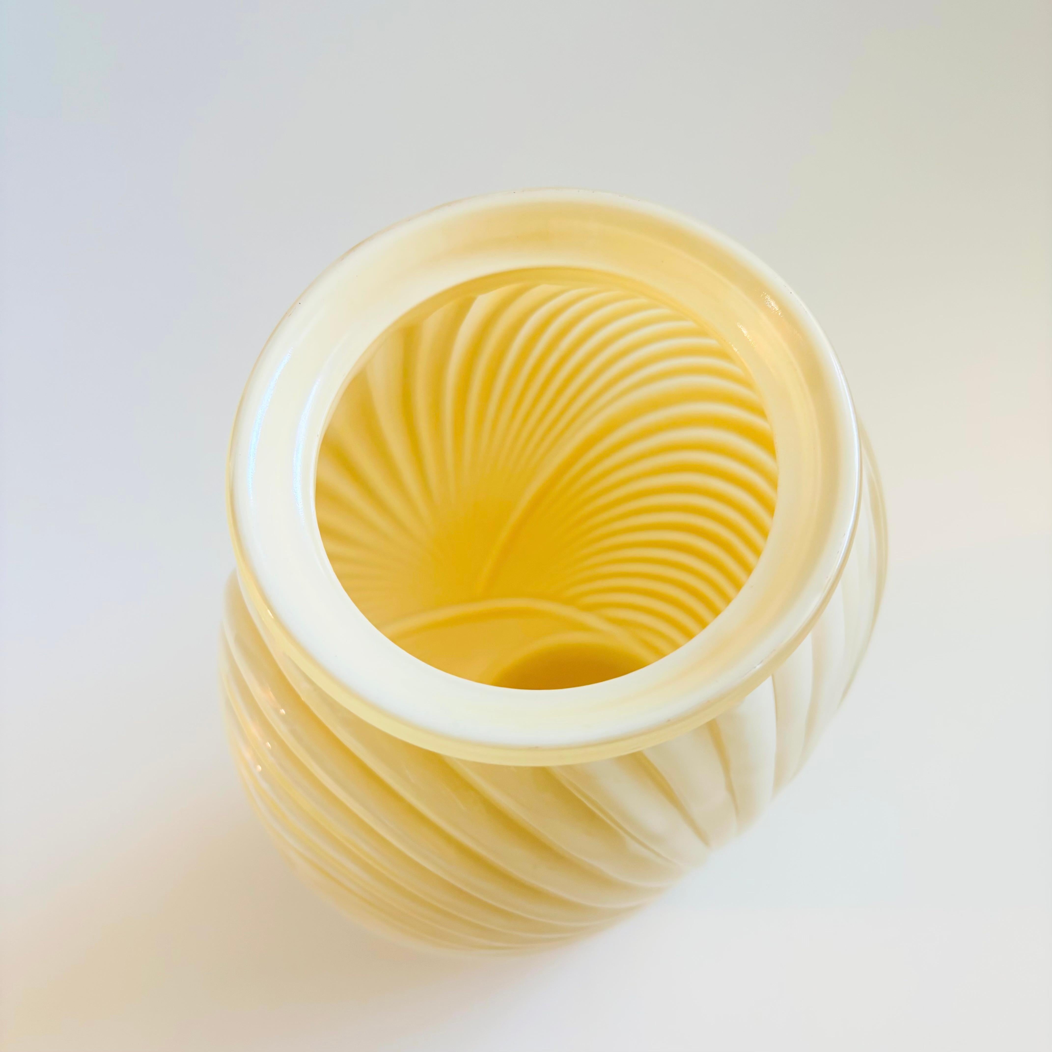 Large 1980s Pleated Cream Deco Glass Vase For Sale 1