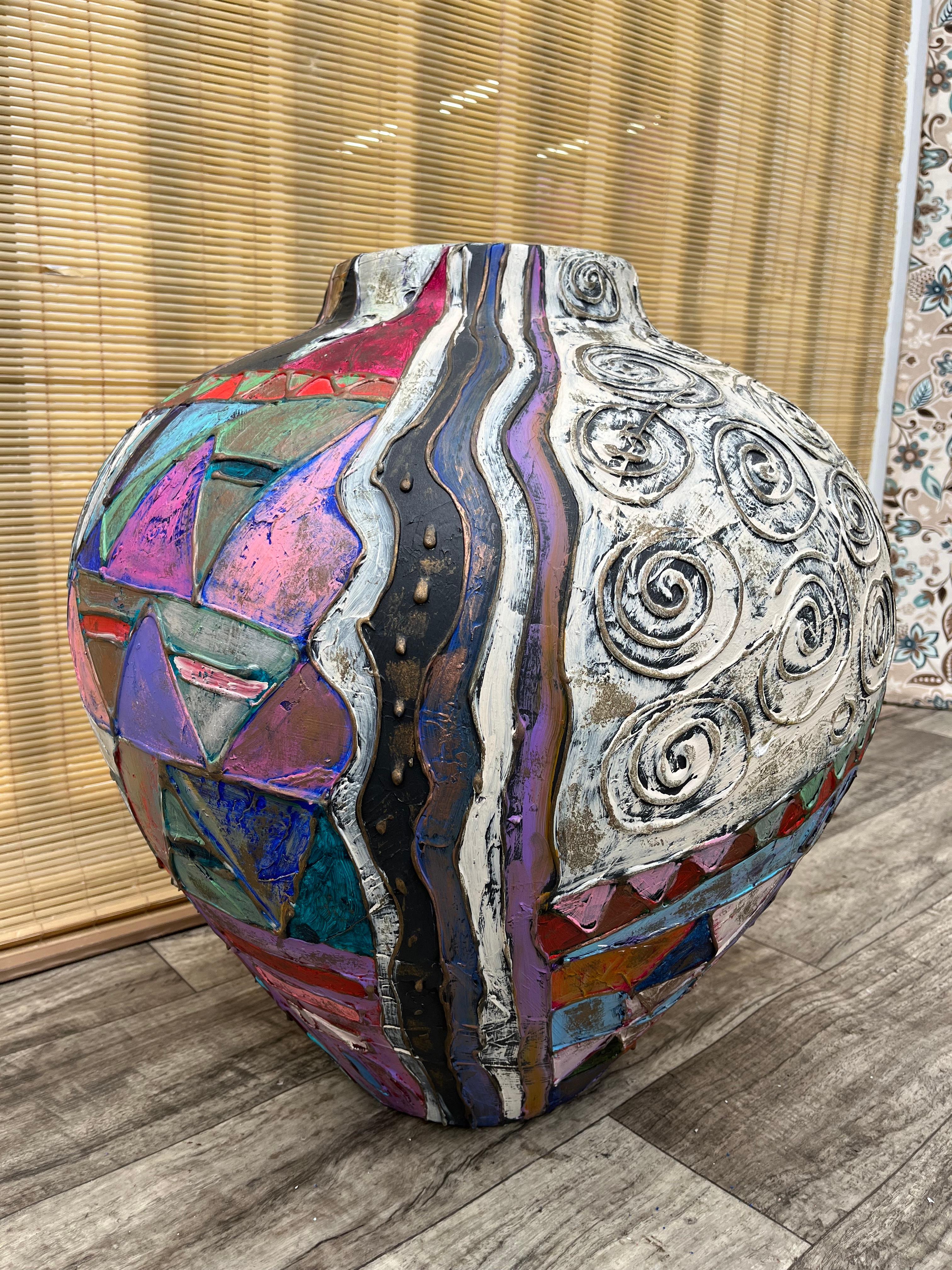 Grand vase de sol en céramique artisanale postmoderne des années 1990, signé par l'Artistics. en vente 9