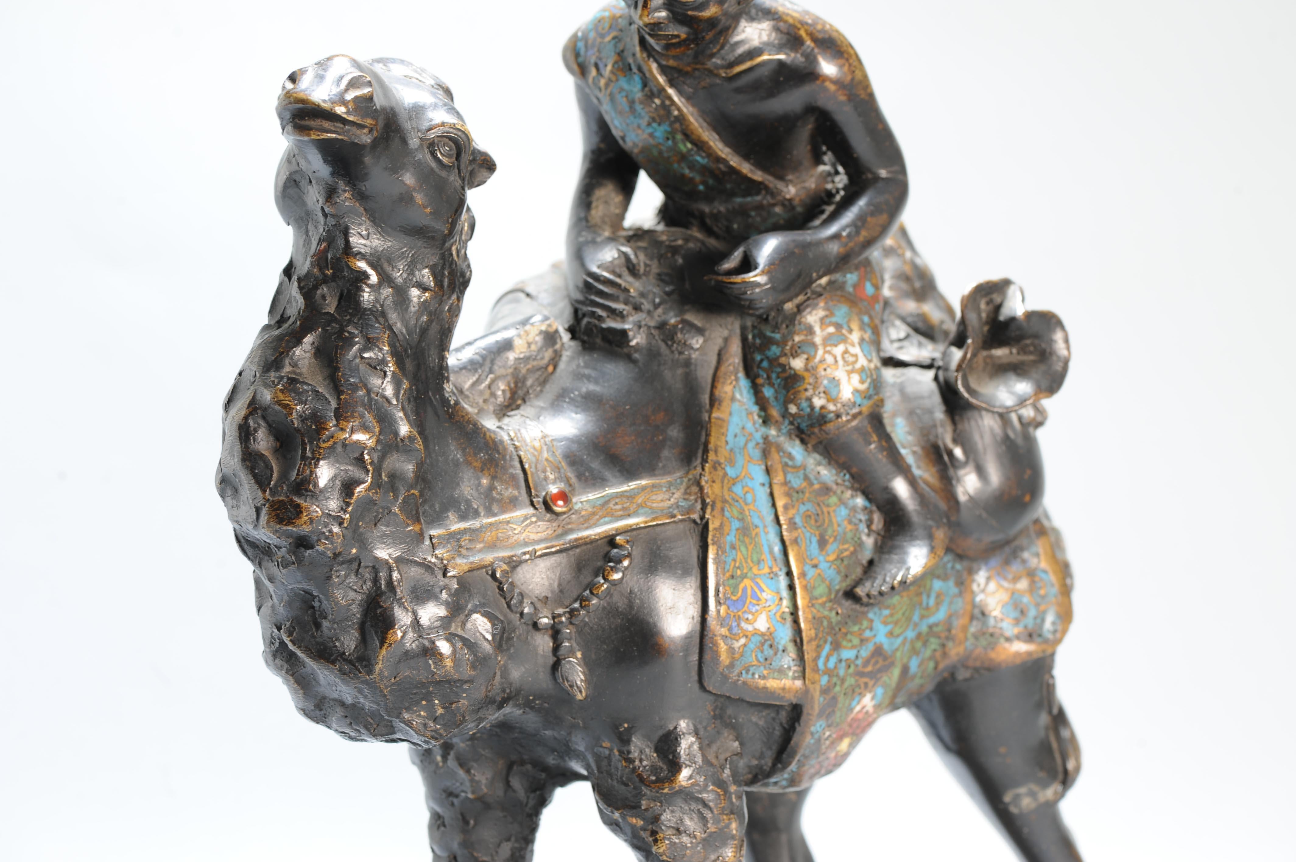 Grande cammello giapponese antico del periodo Meiji 19c e figura in bronzo cloisonne in vendita 9