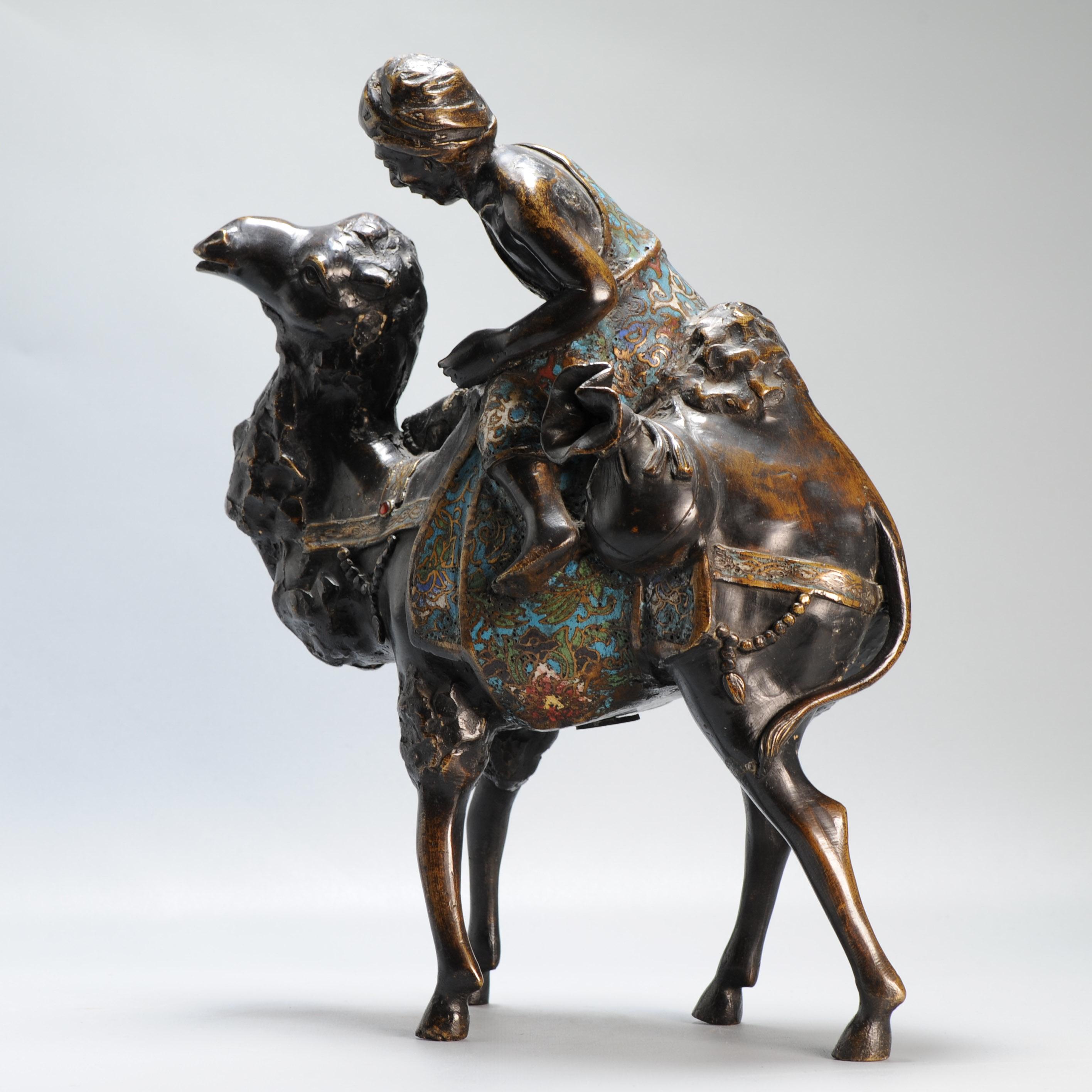 Giapponese Grande cammello giapponese antico del periodo Meiji 19c e figura in bronzo cloisonne in vendita