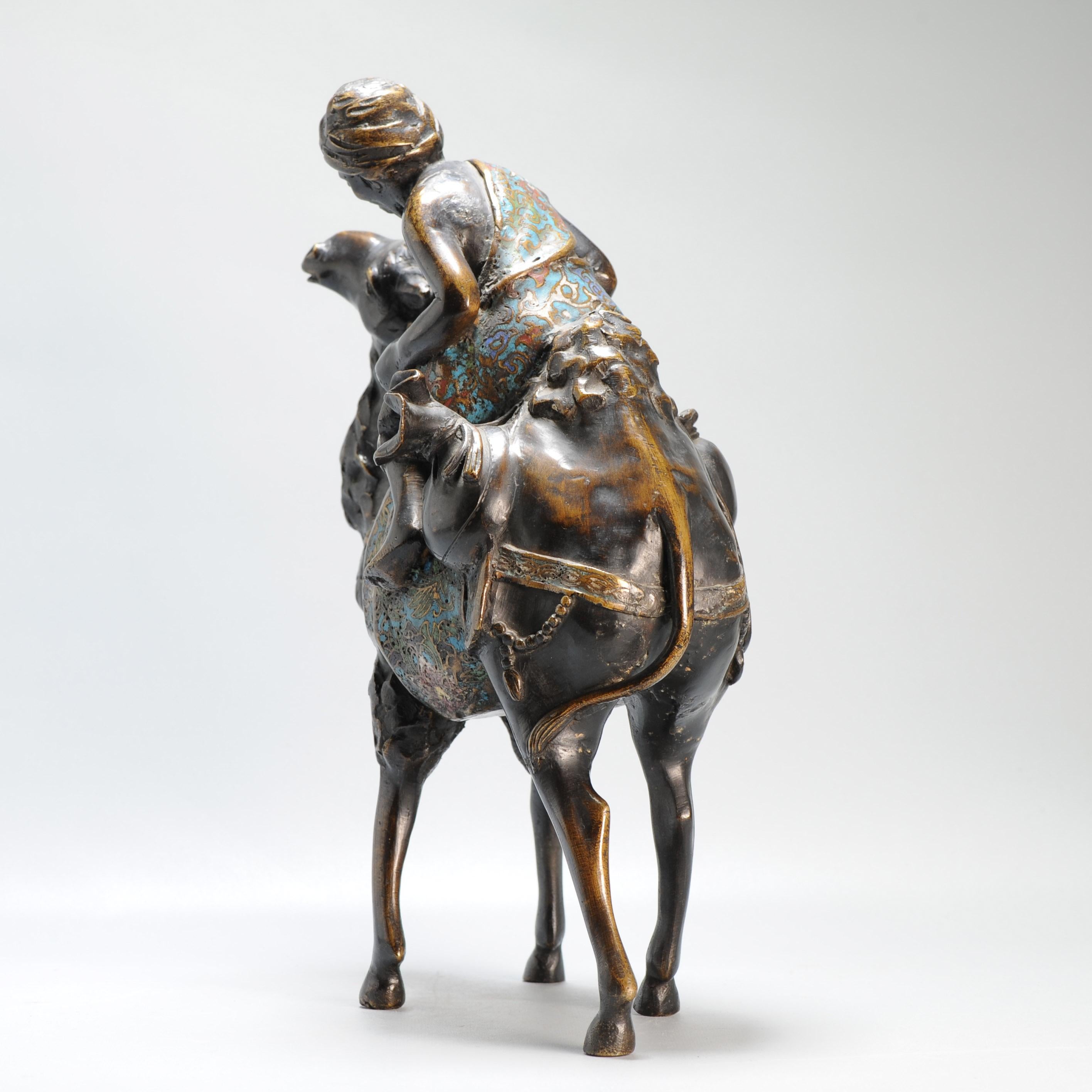 XIX secolo Grande cammello giapponese antico del periodo Meiji 19c e figura in bronzo cloisonne in vendita
