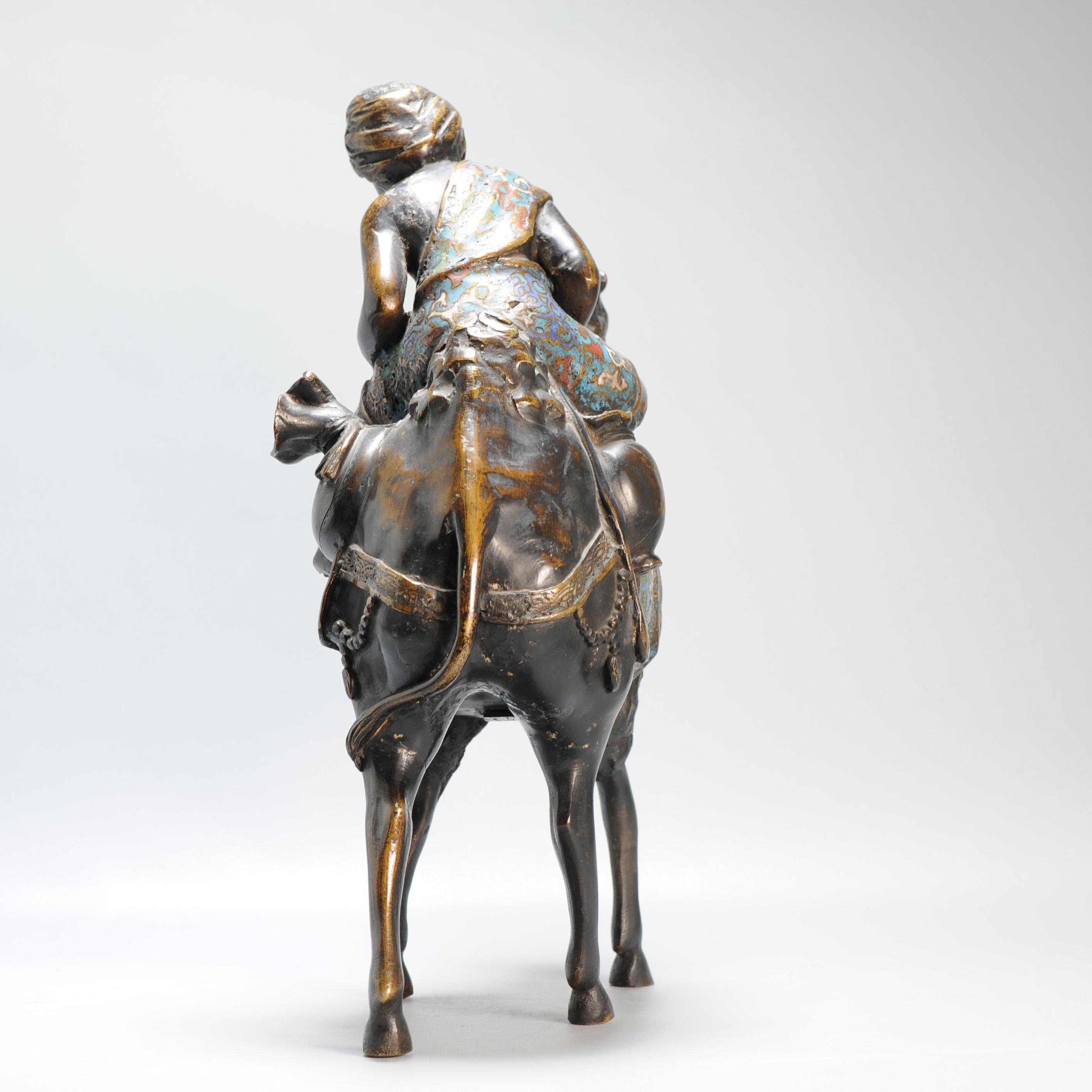 Porcellana Grande cammello giapponese antico del periodo Meiji 19c e figura in bronzo cloisonne in vendita